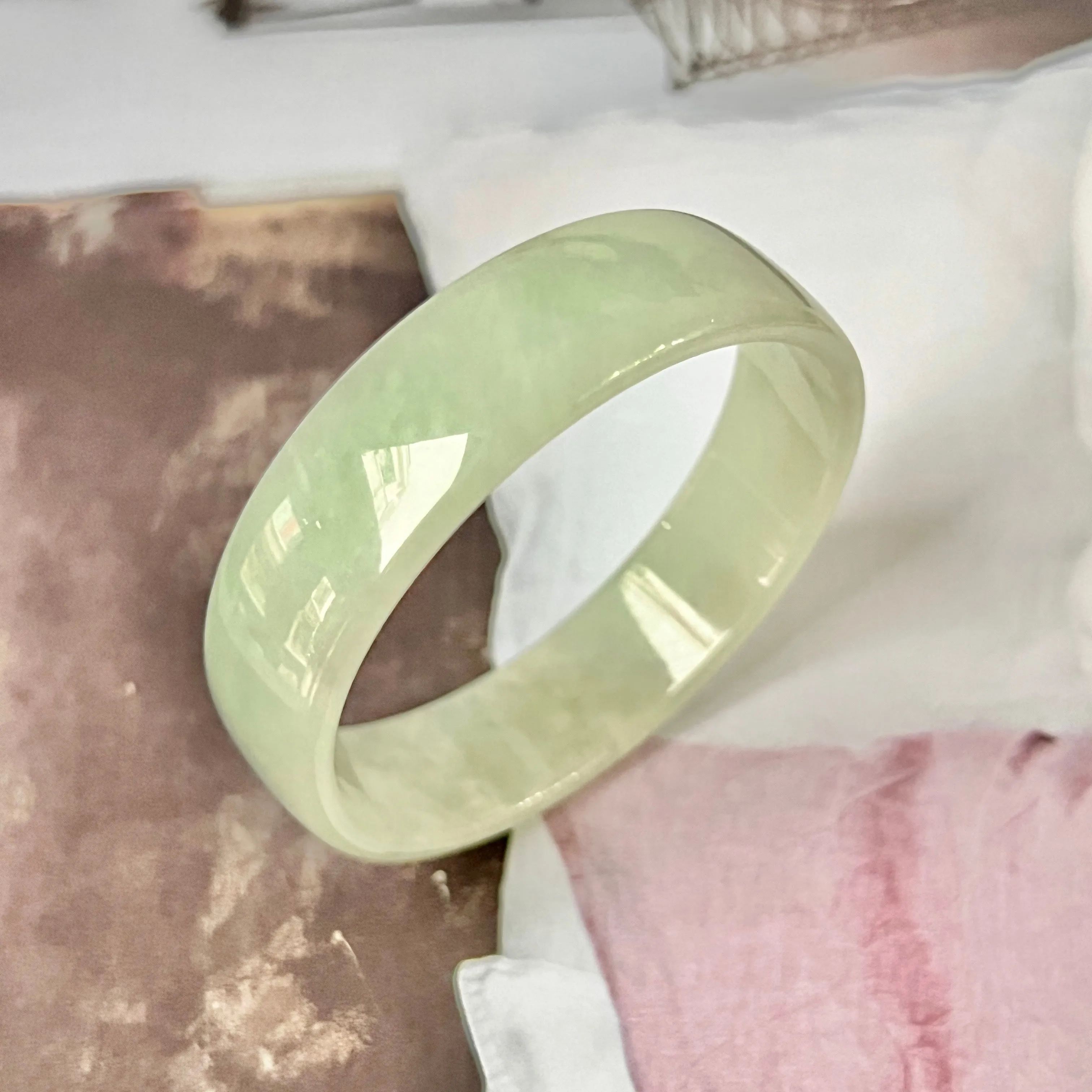 50.9mm A-Grade Natural Light Green Jadeite Modern Round Bangle No.151457