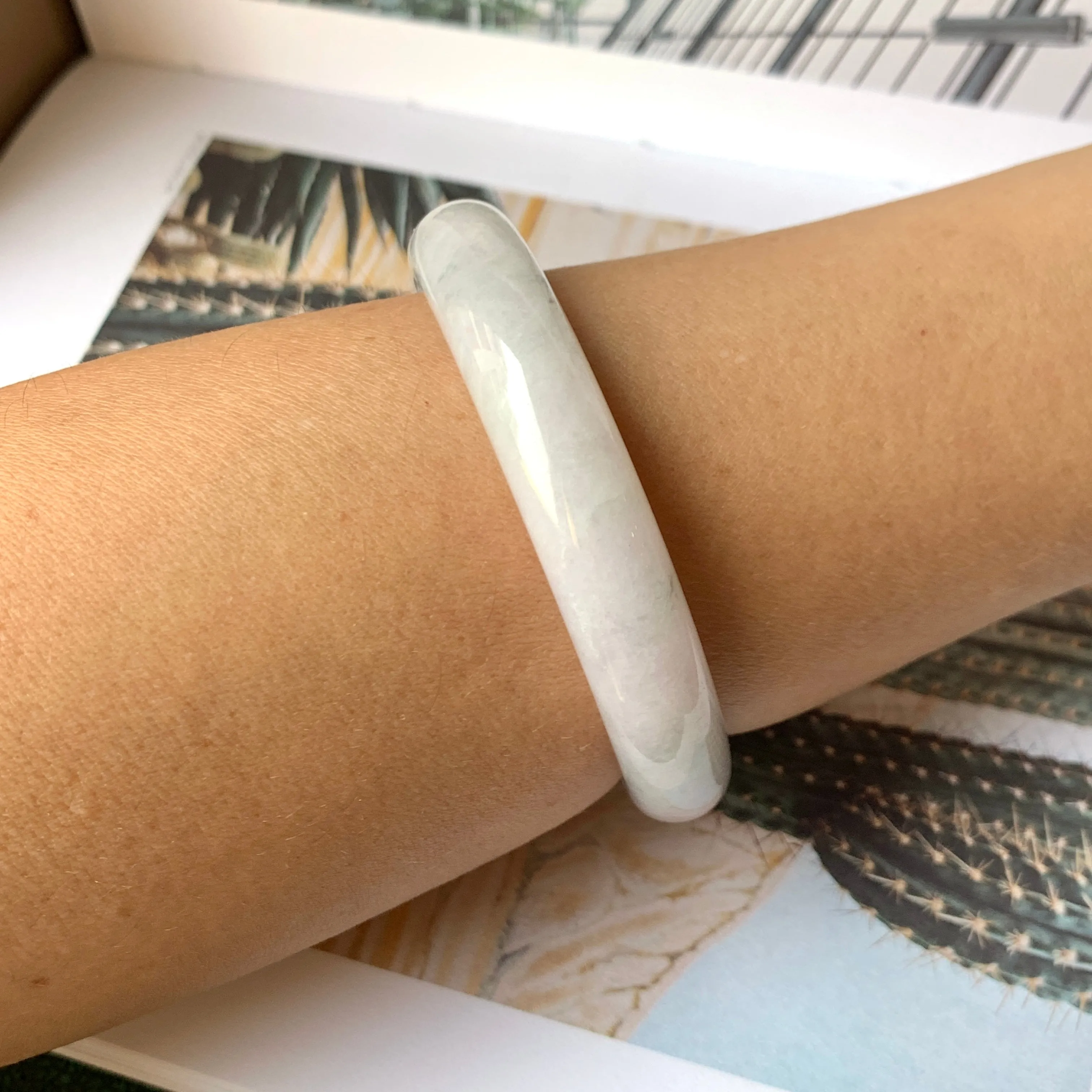53.1mm A-Grade Natural Light Lavender Green Jadeite Modern Round Bangle No.330087