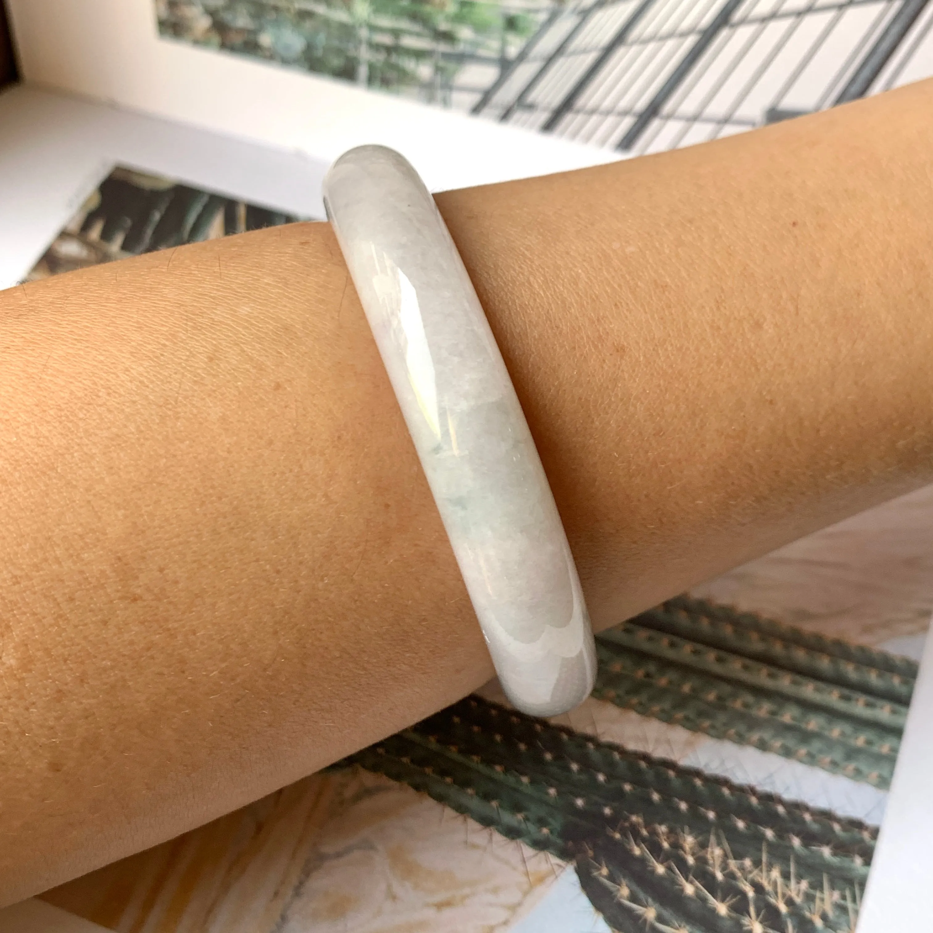 53.1mm A-Grade Natural Light Lavender Green Jadeite Modern Round Bangle No.330087