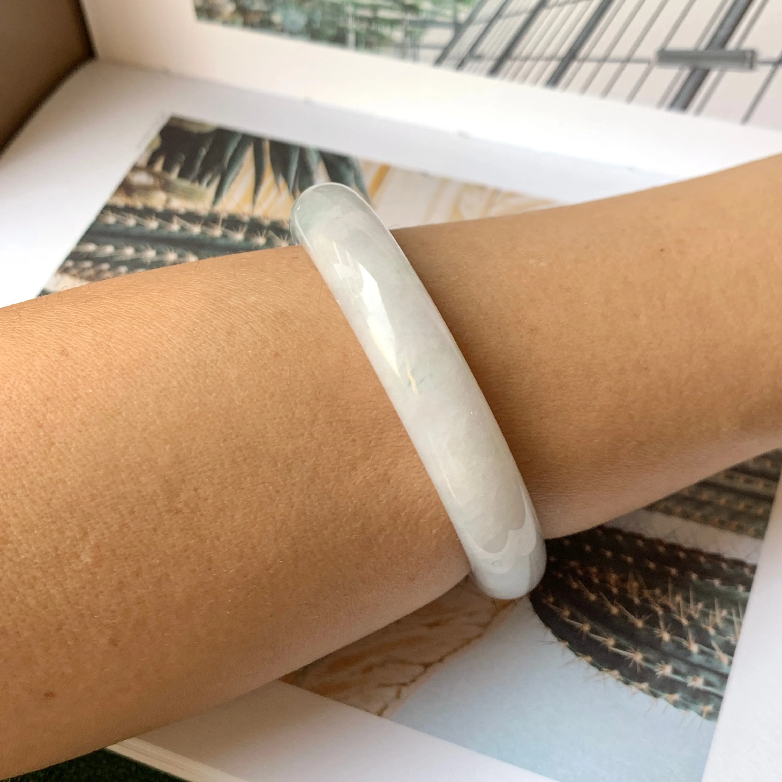53.1mm A-Grade Natural Light Lavender Green Jadeite Modern Round Bangle No.330087