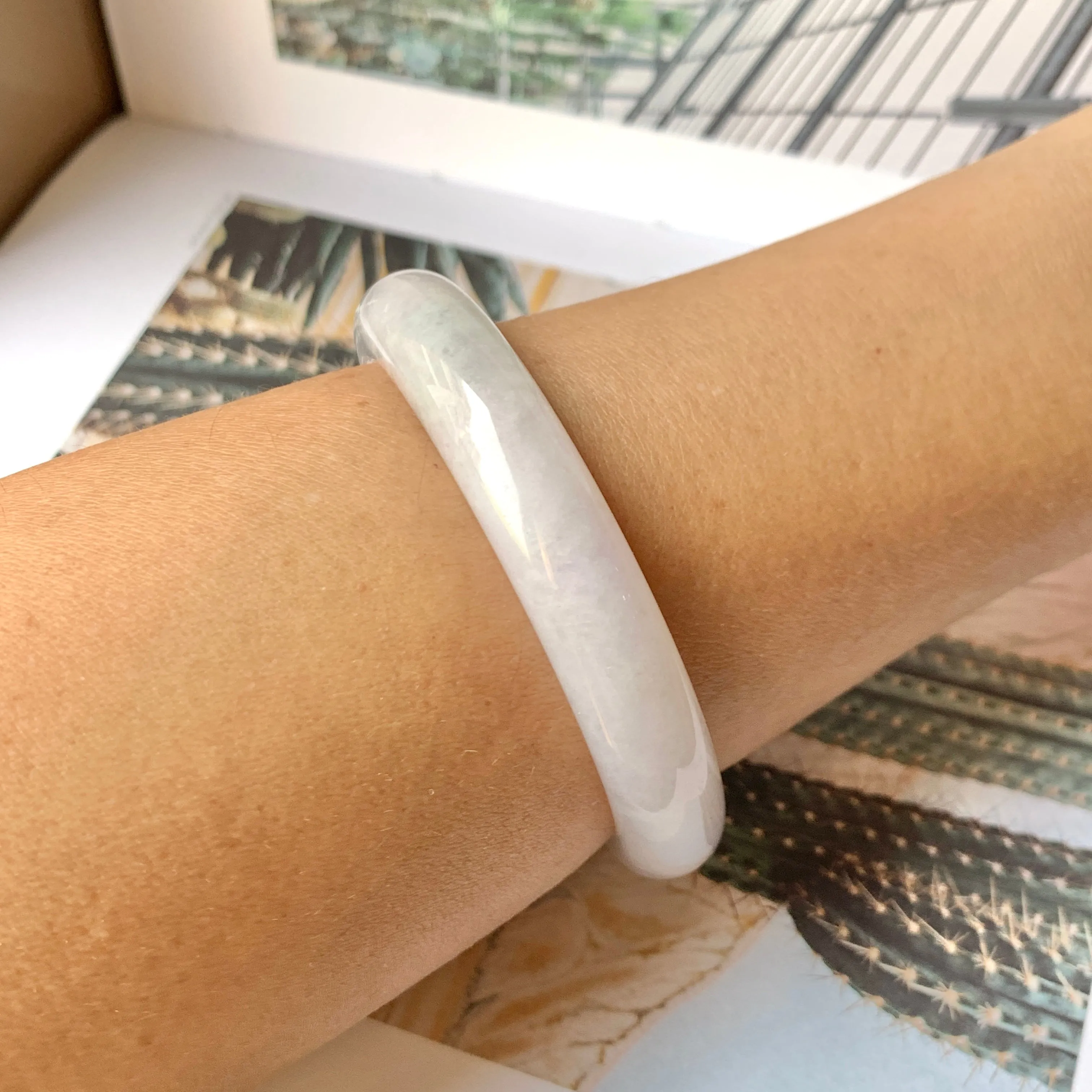 53.1mm A-Grade Natural Light Lavender Green Jadeite Modern Round Bangle No.330087