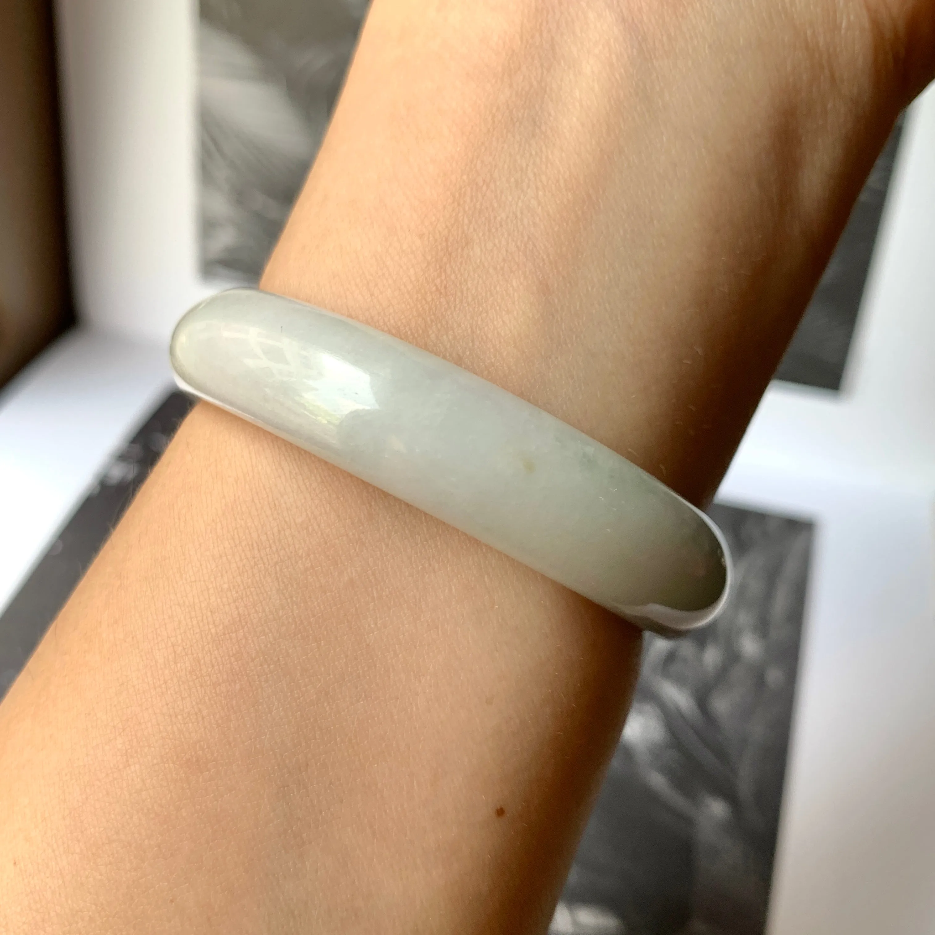53.1mm A-Grade Natural Tri-Colour Jadeite Modern Oval Bangle No.330091