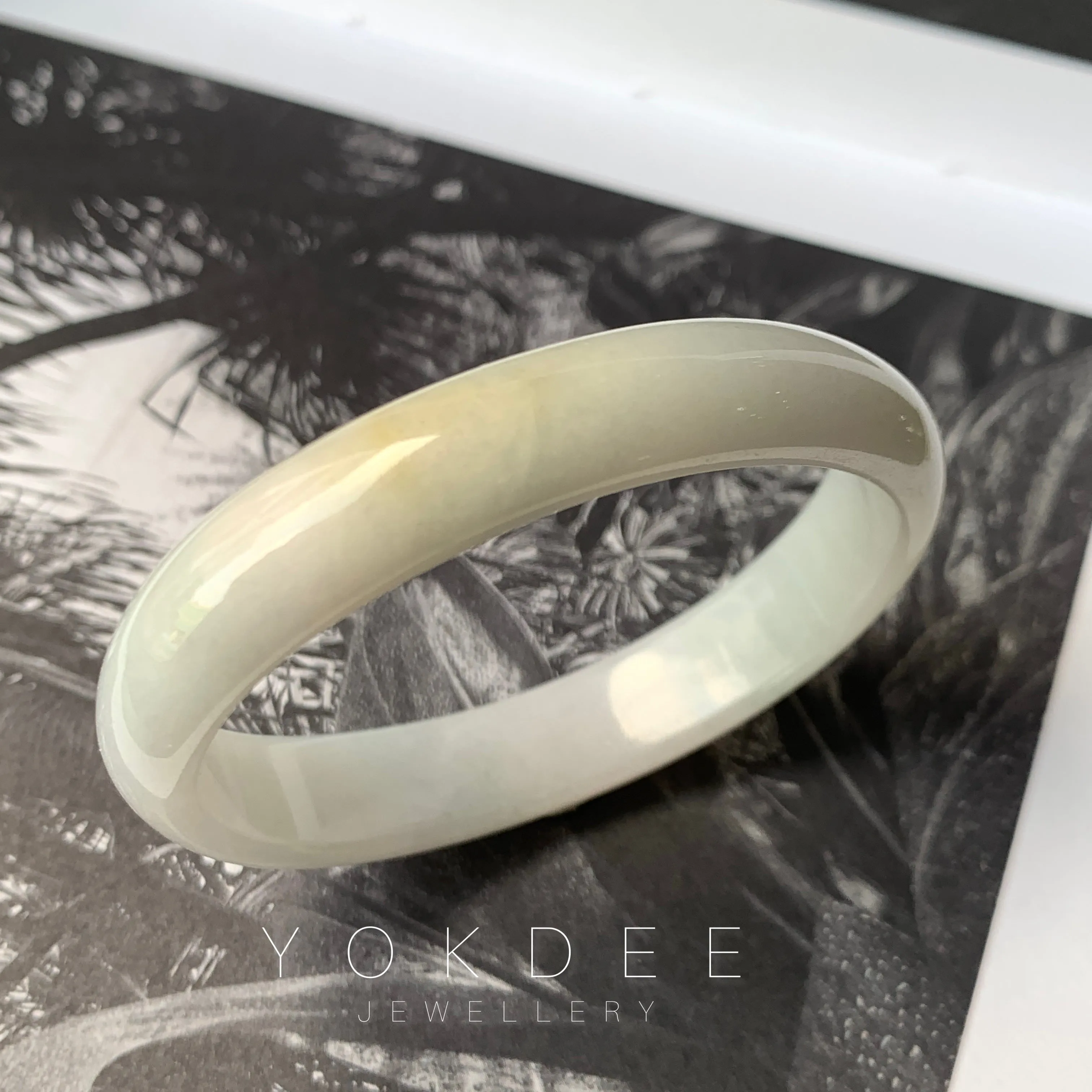 53.1mm A-Grade Natural Tri-Colour Jadeite Modern Oval Bangle No.330091