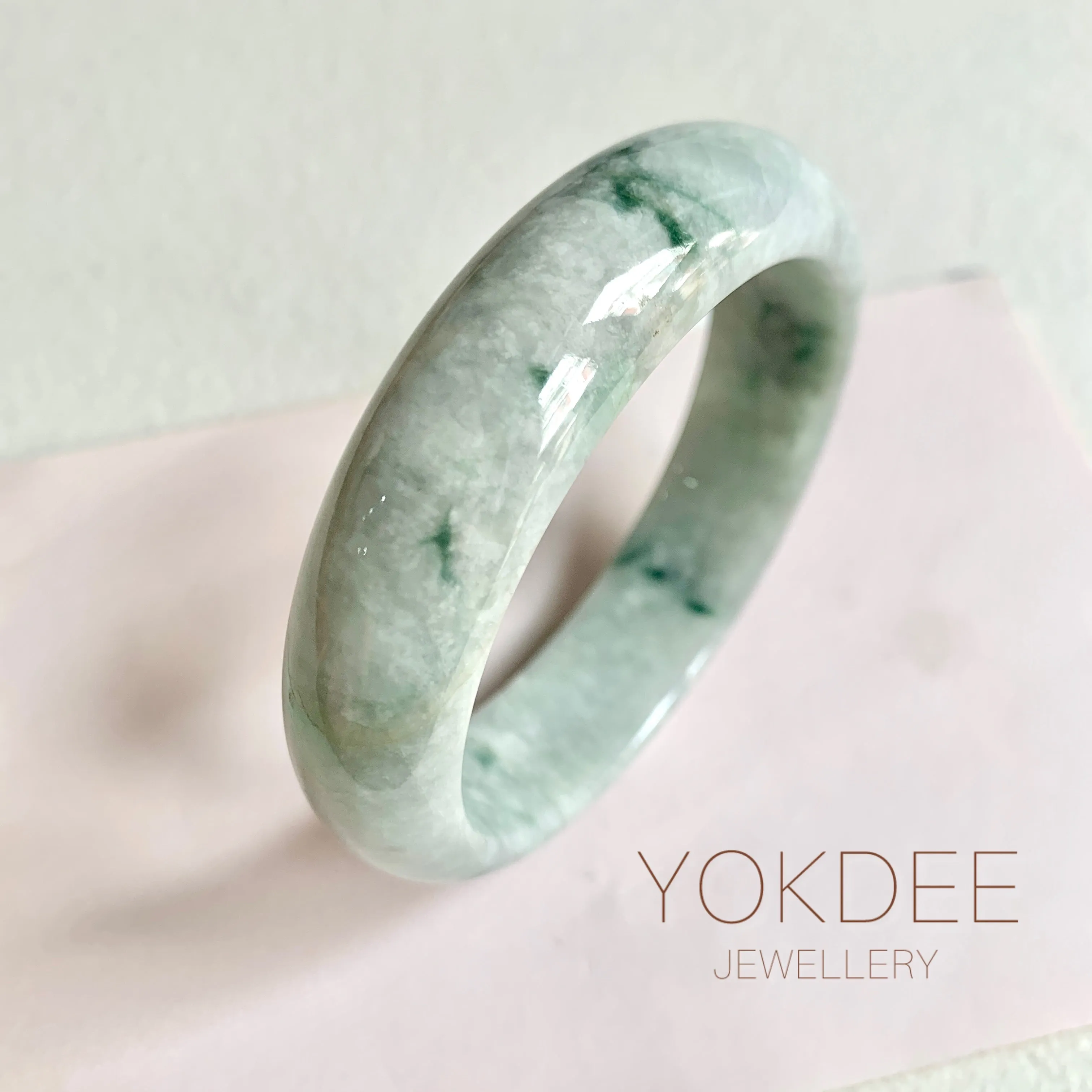 58.6mm A-Grade Natural Green Floral Modern Round Bangle No. 600123