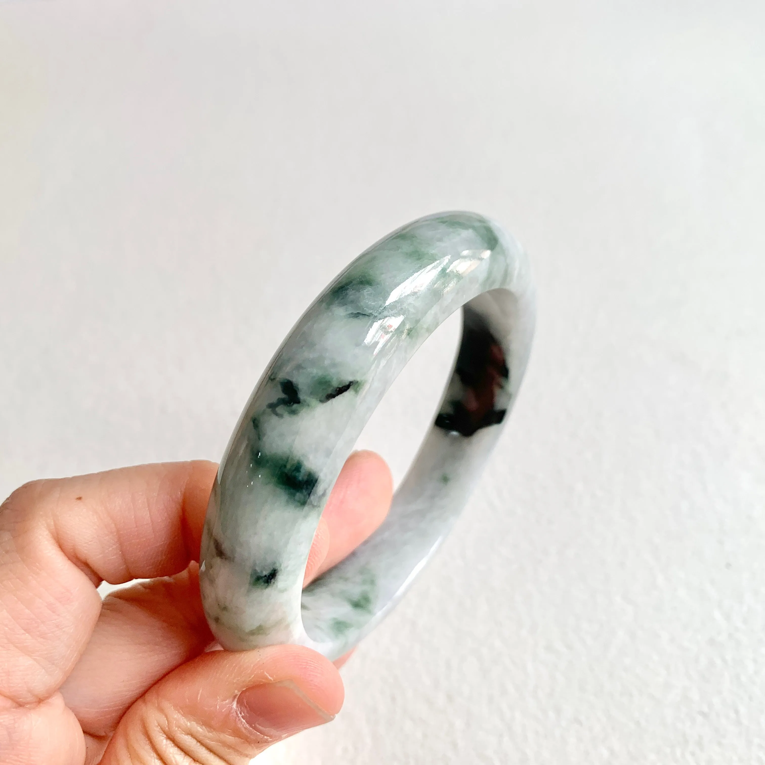 59.5mm A-Grade Natural Bluish Floral Modern Round Bangle No. 600173