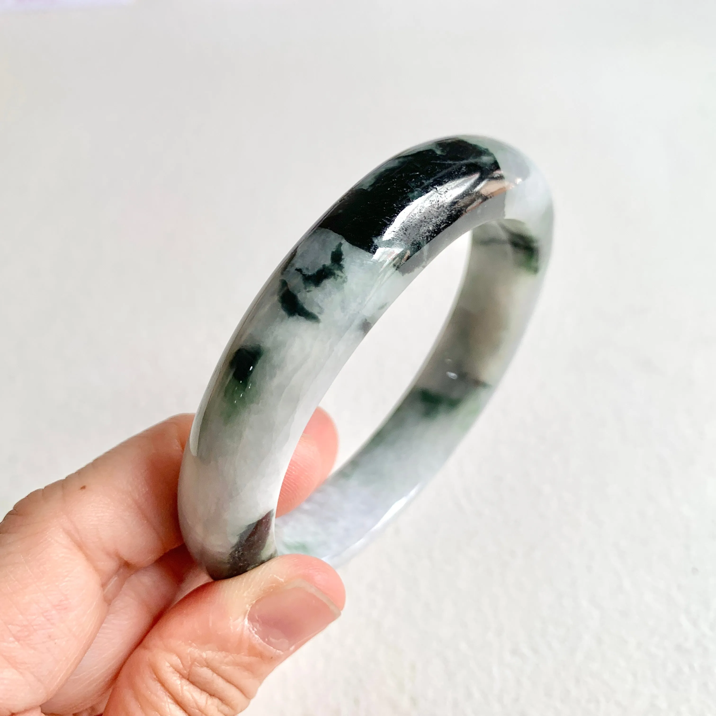 59.5mm A-Grade Natural Bluish Floral Modern Round Bangle No. 600173