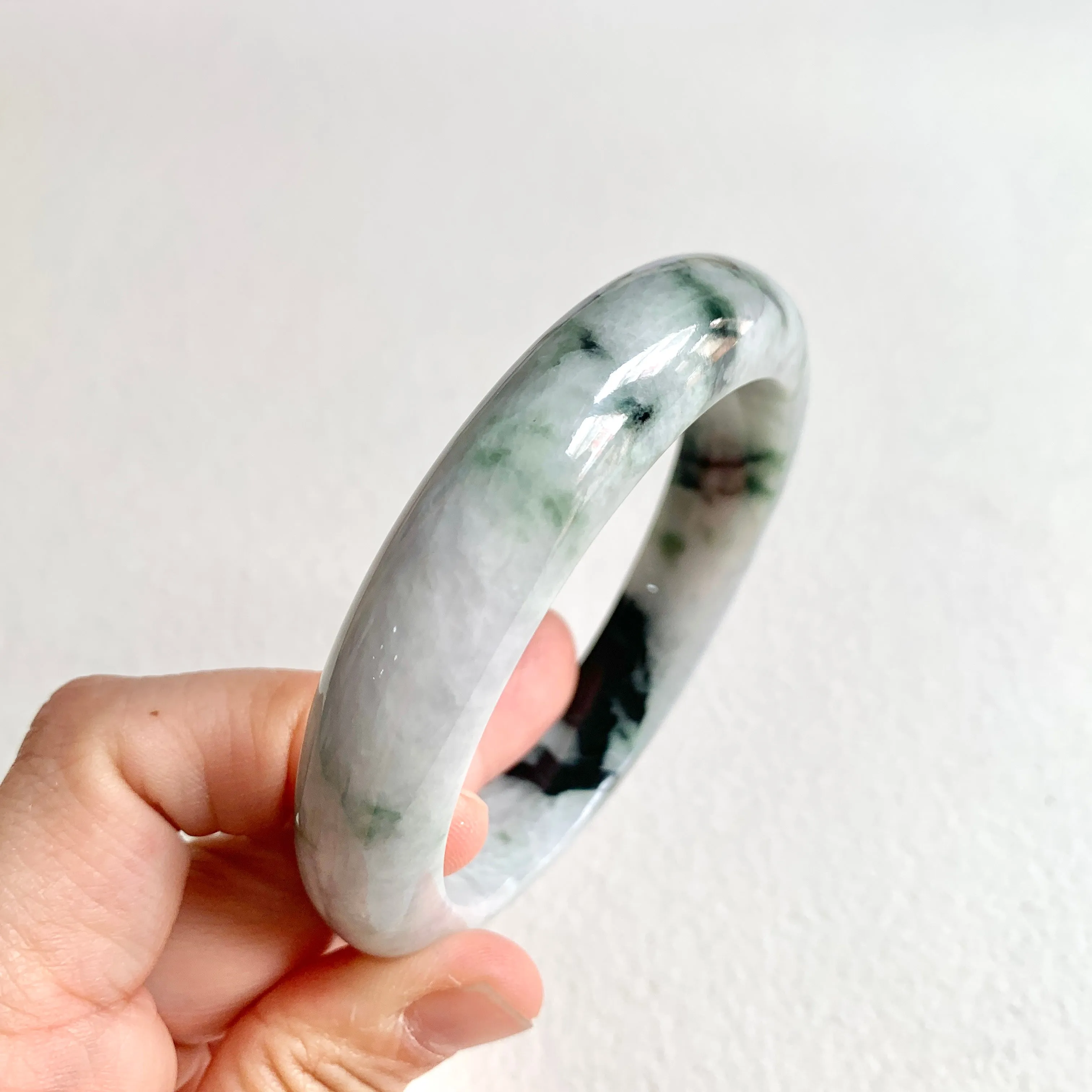 59.5mm A-Grade Natural Bluish Floral Modern Round Bangle No. 600173