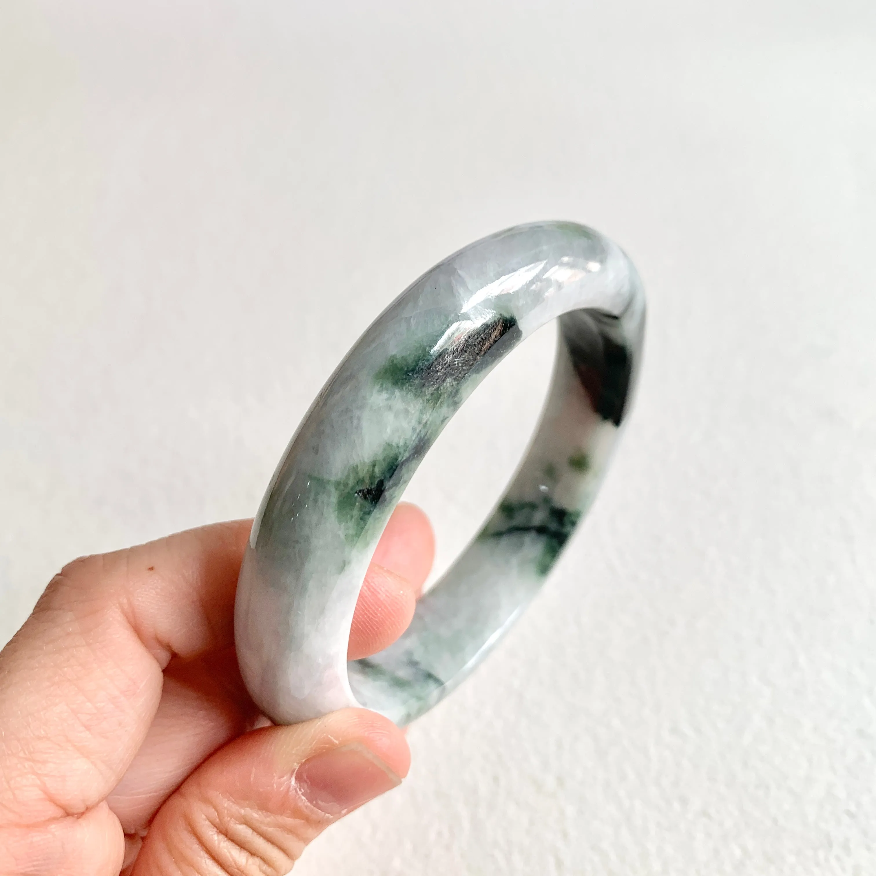 59.5mm A-Grade Natural Bluish Floral Modern Round Bangle No. 600173