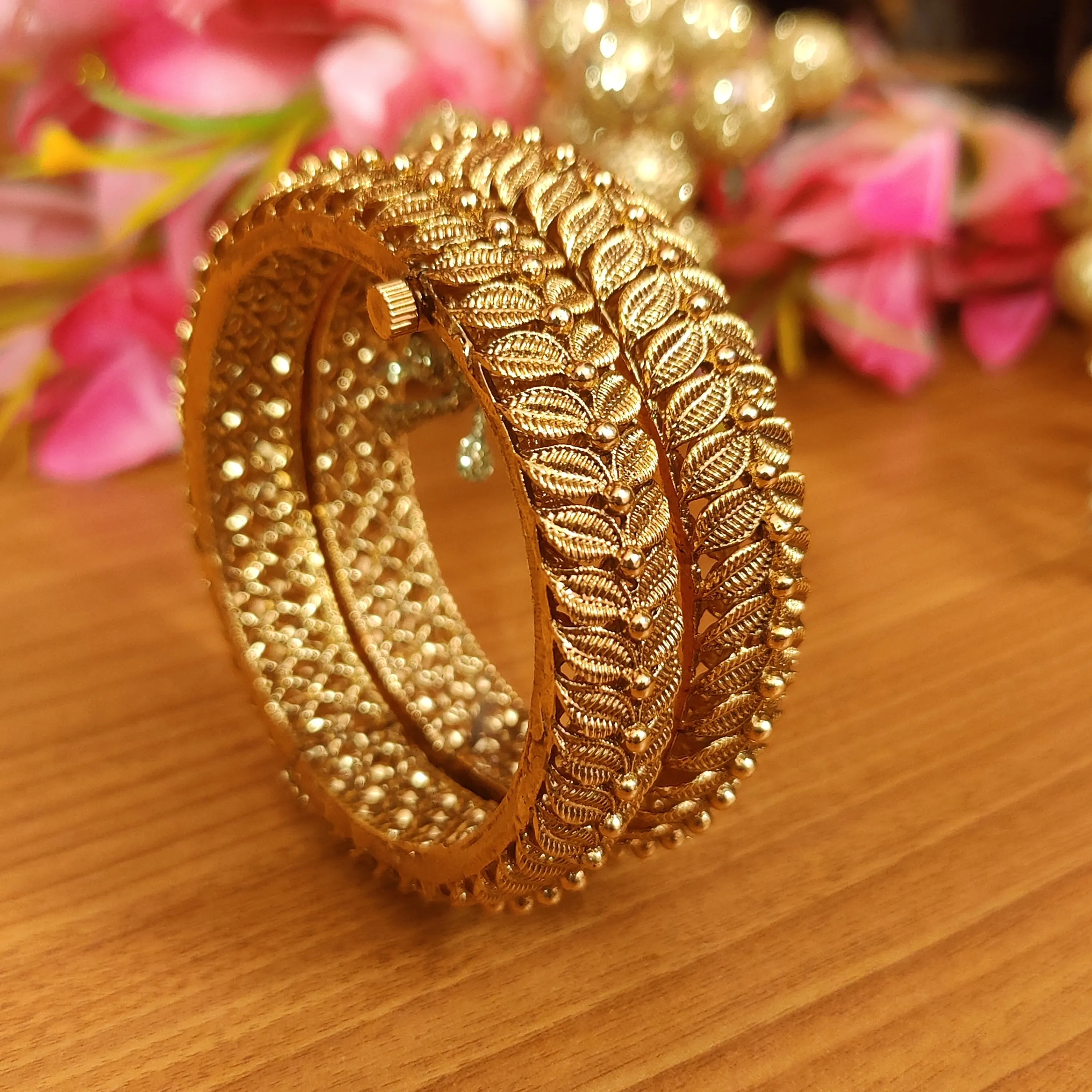 ANTIQUE GOLD PLATED LEAF PATTERN OPENABLE BANGLES