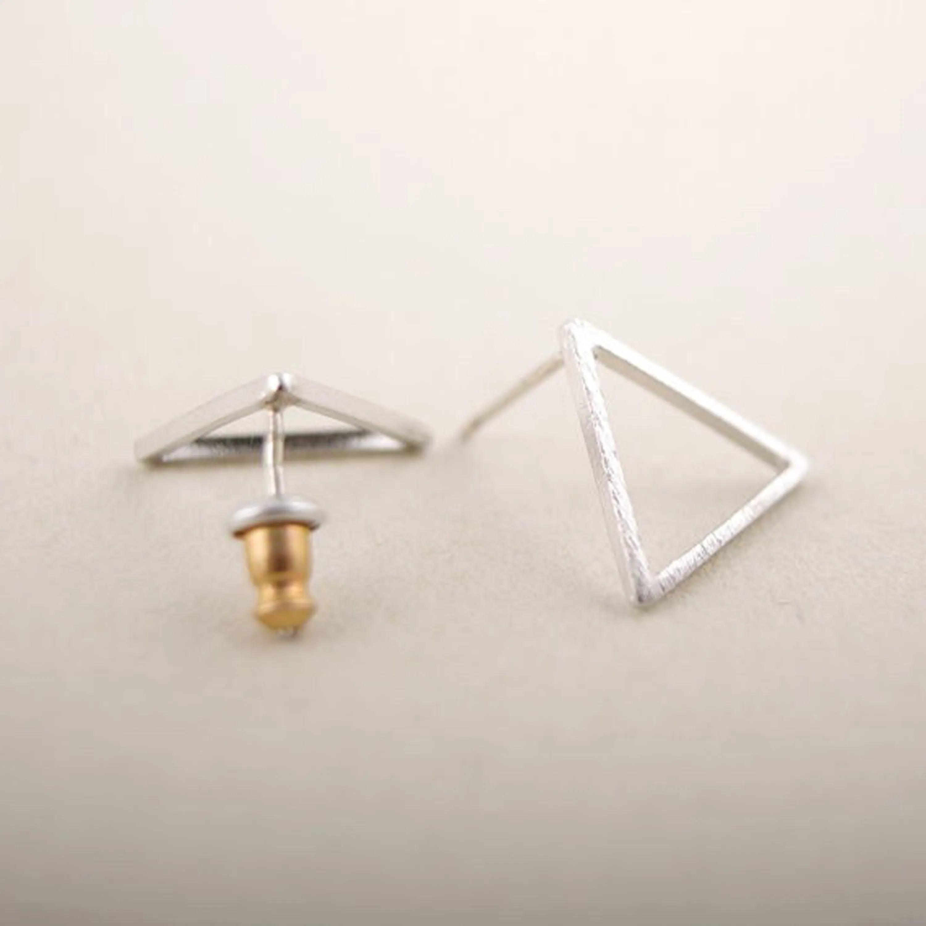 Aoi Minimalist Simple Triangle Wired Stud Earrings
