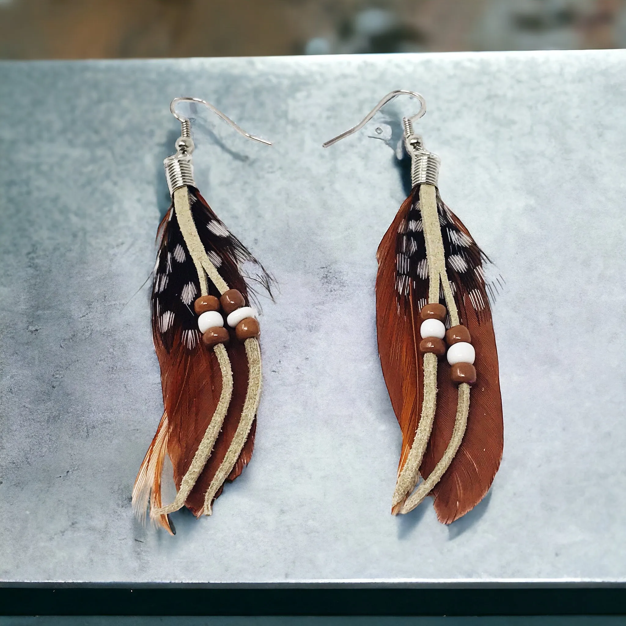 Brown Boho Feather Dangle Earrings with Suede Accents - Stylish Bohemian-Inspired Accessories
