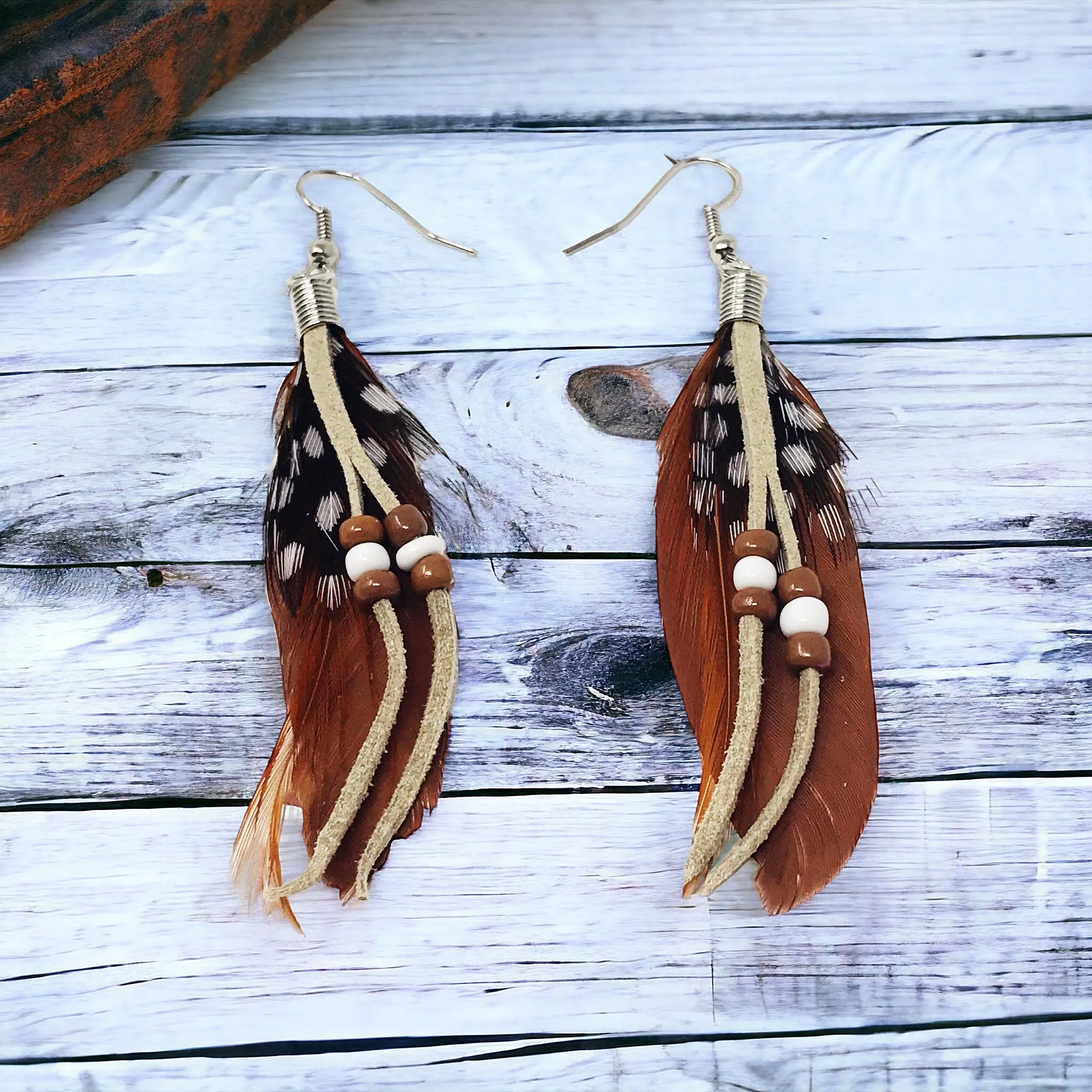 Brown Boho Feather Dangle Earrings with Suede Accents - Stylish Bohemian-Inspired Accessories