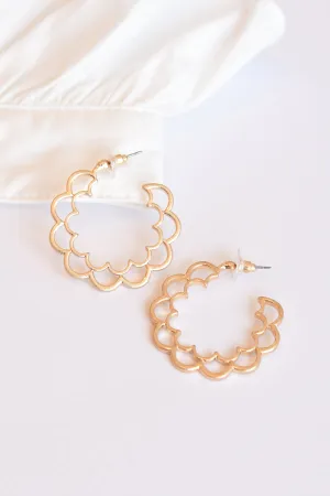 CAROLINE SCALLOPED HOOP EARRINGS
