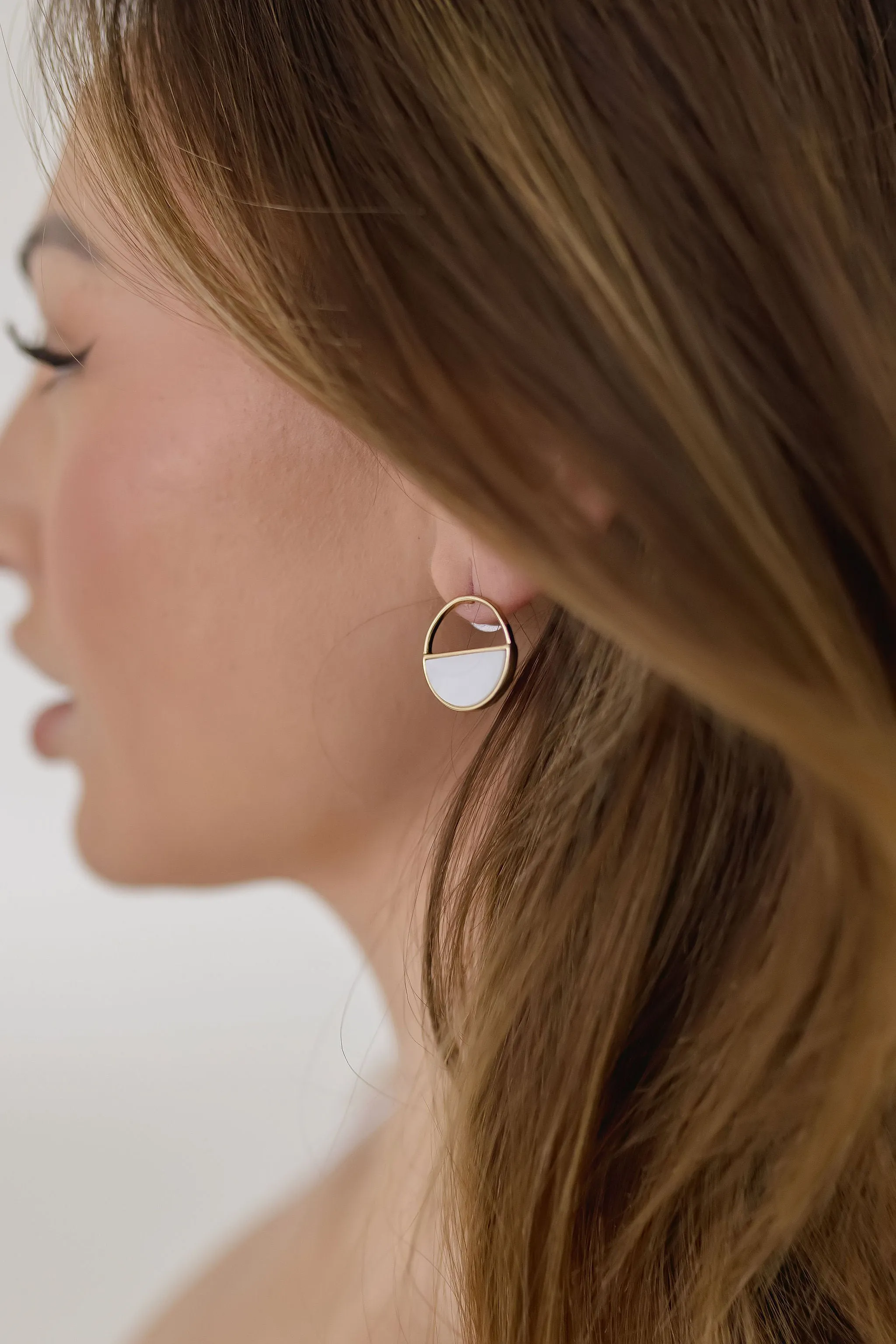 Cora Open Two Tone Round Earrings Gold