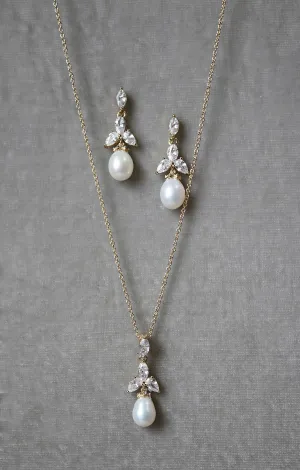 COURTNEY Freshwater Pearl Drop Earrings & Necklace Set