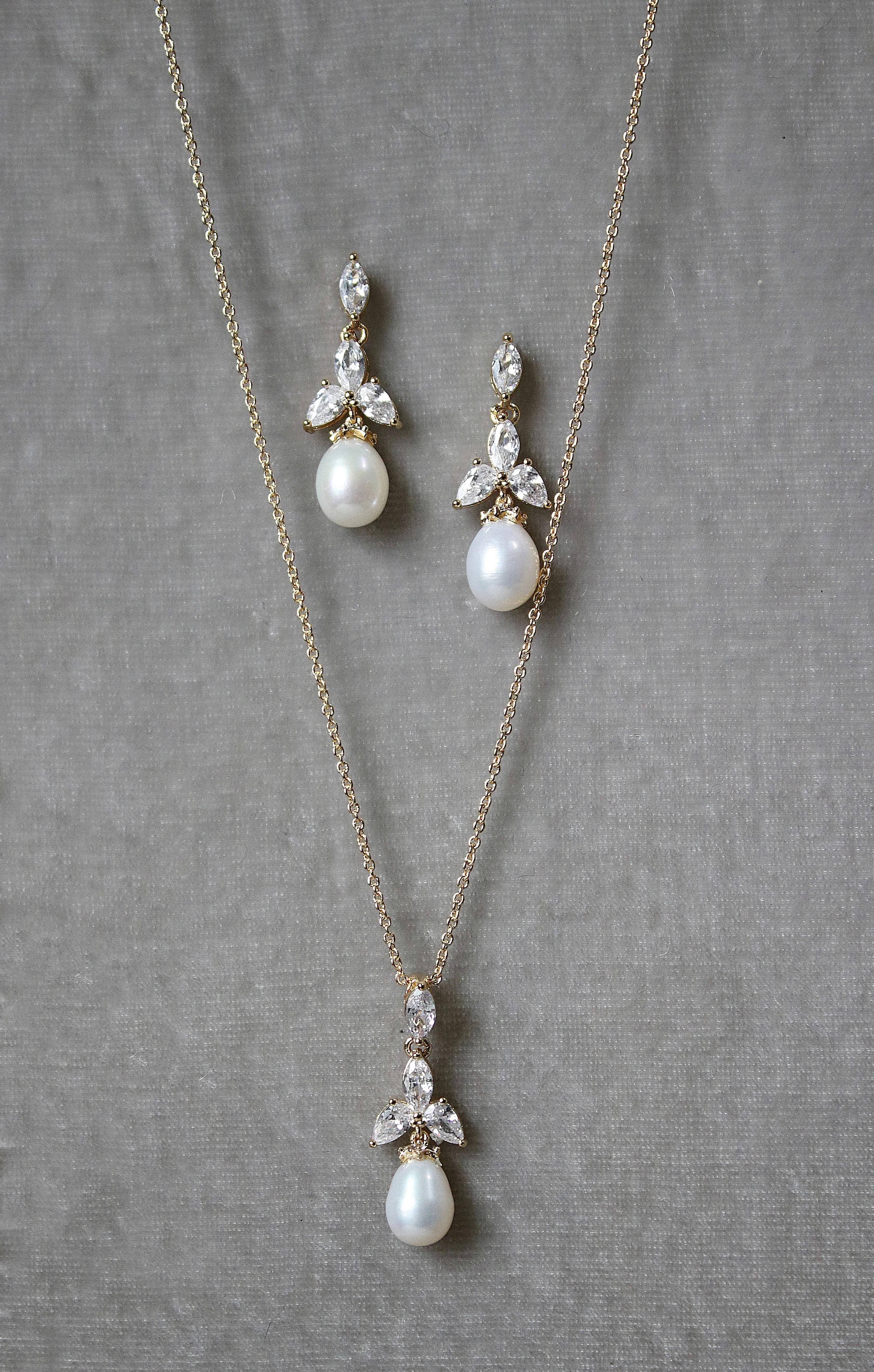COURTNEY Freshwater Pearl Drop Earrings & Necklace Set