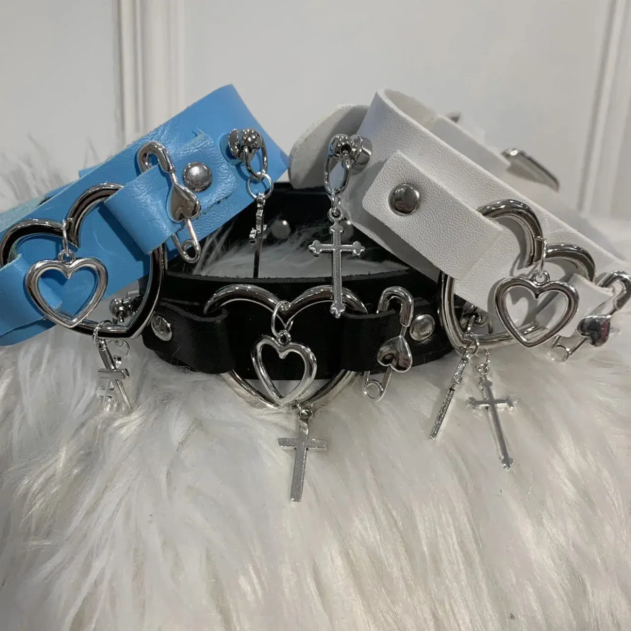Crossed Heart Choker