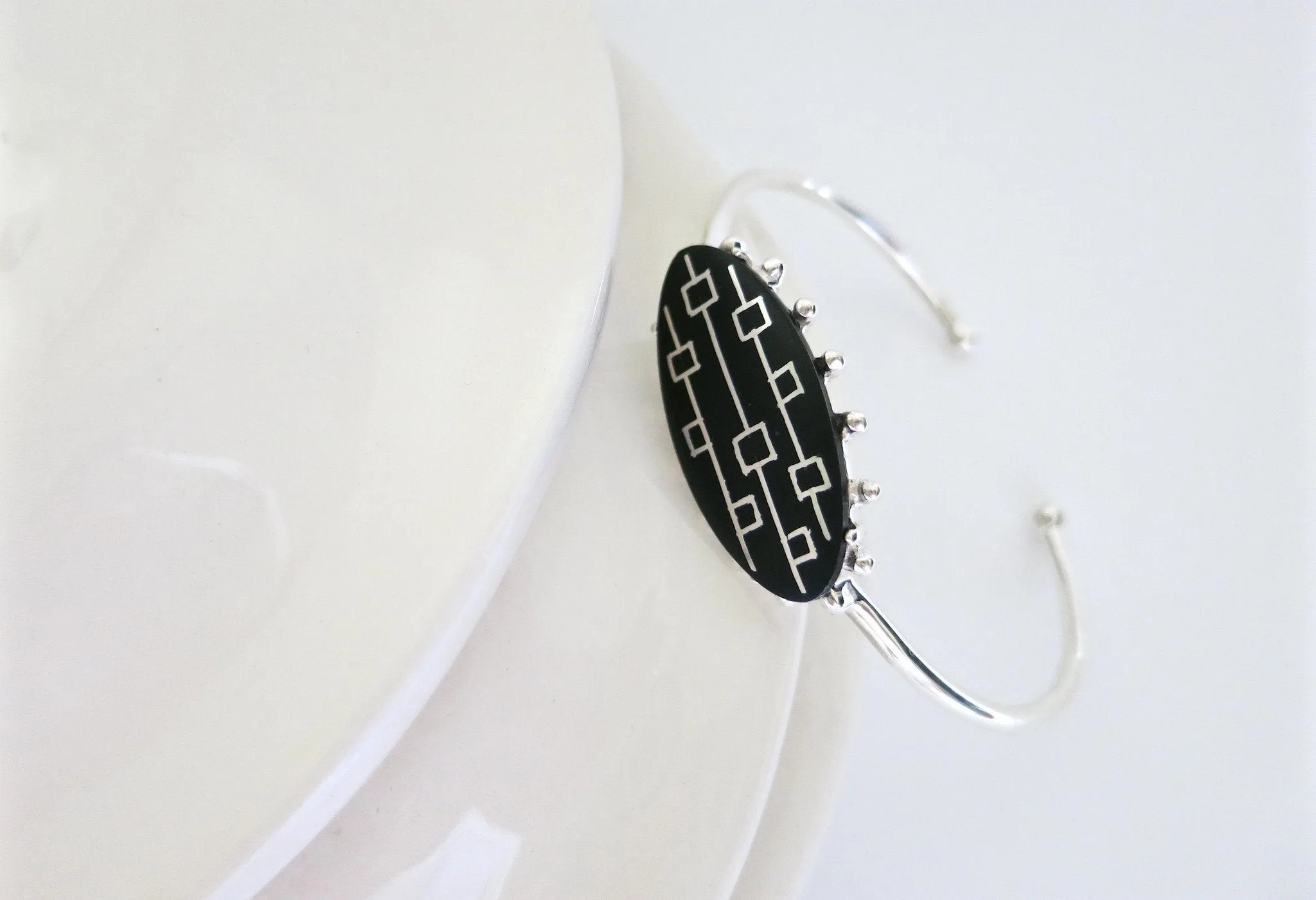 Elegant oval Bidri bangle