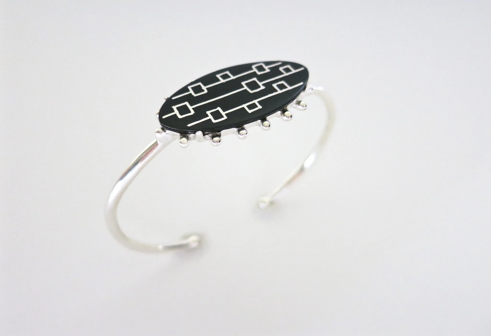 Elegant oval Bidri bangle
