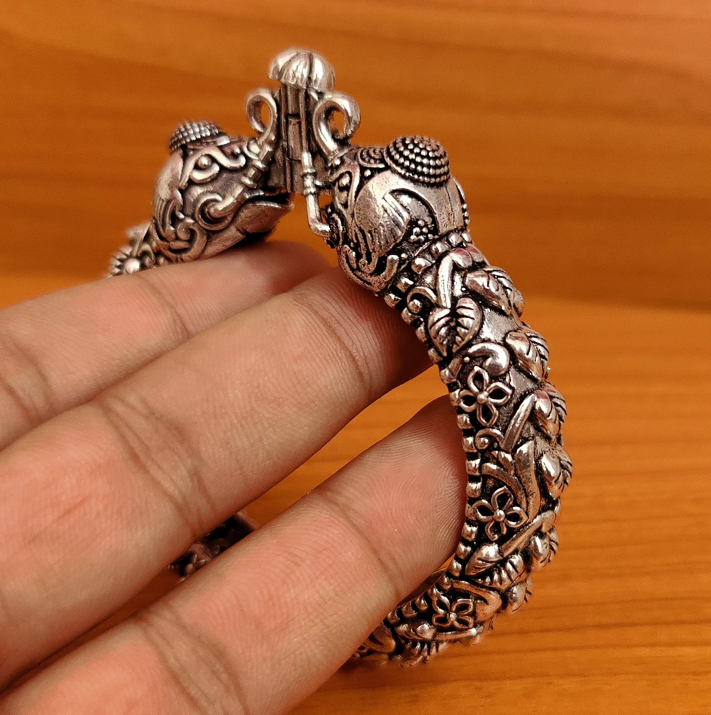 ELEPHANT LOOK ANTIQUE GERMAN SILVER OPENABLE KADA