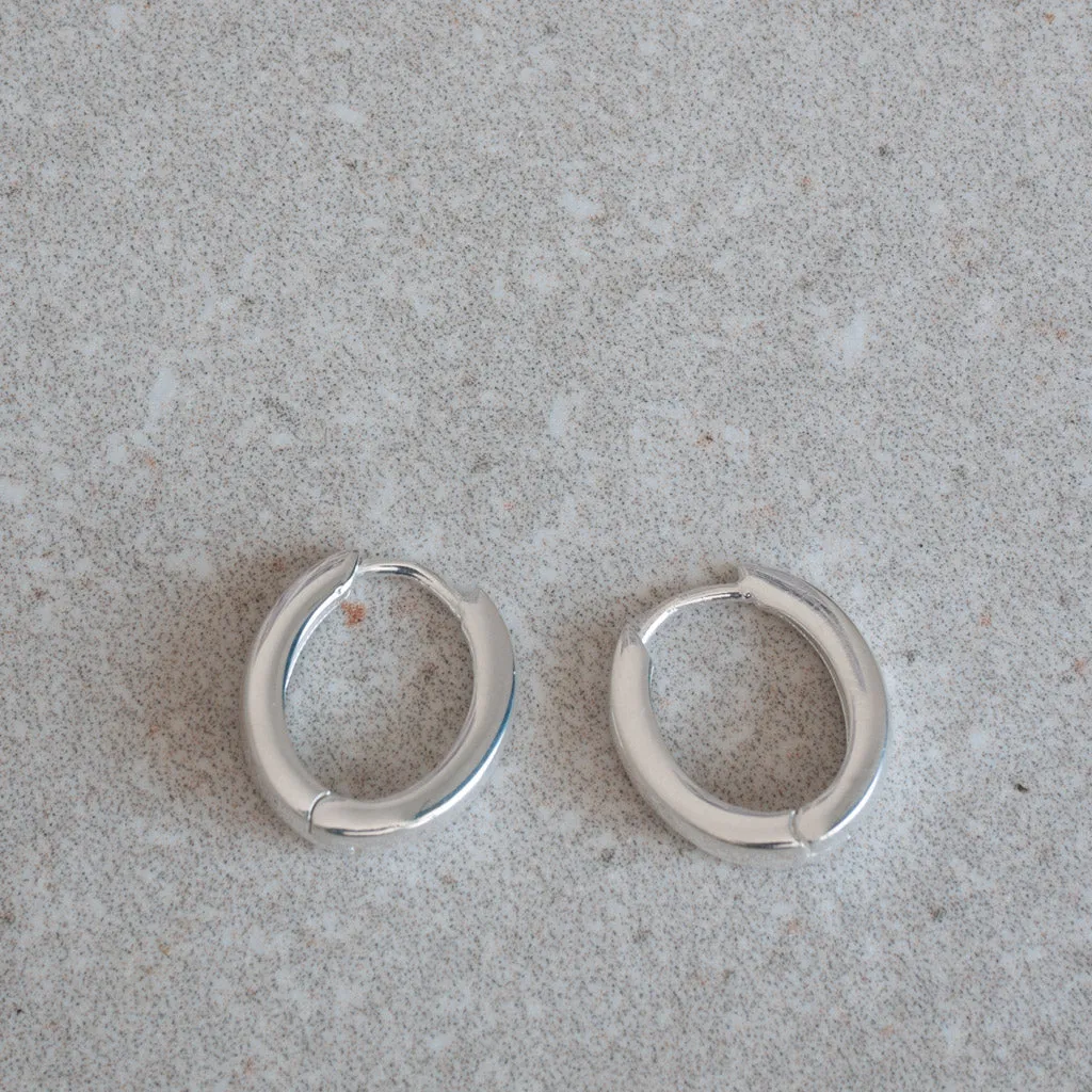 Leigh Tapered Huggie Earrings
