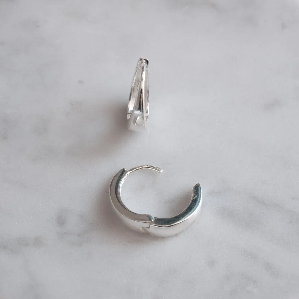 Leigh Tapered Huggie Earrings