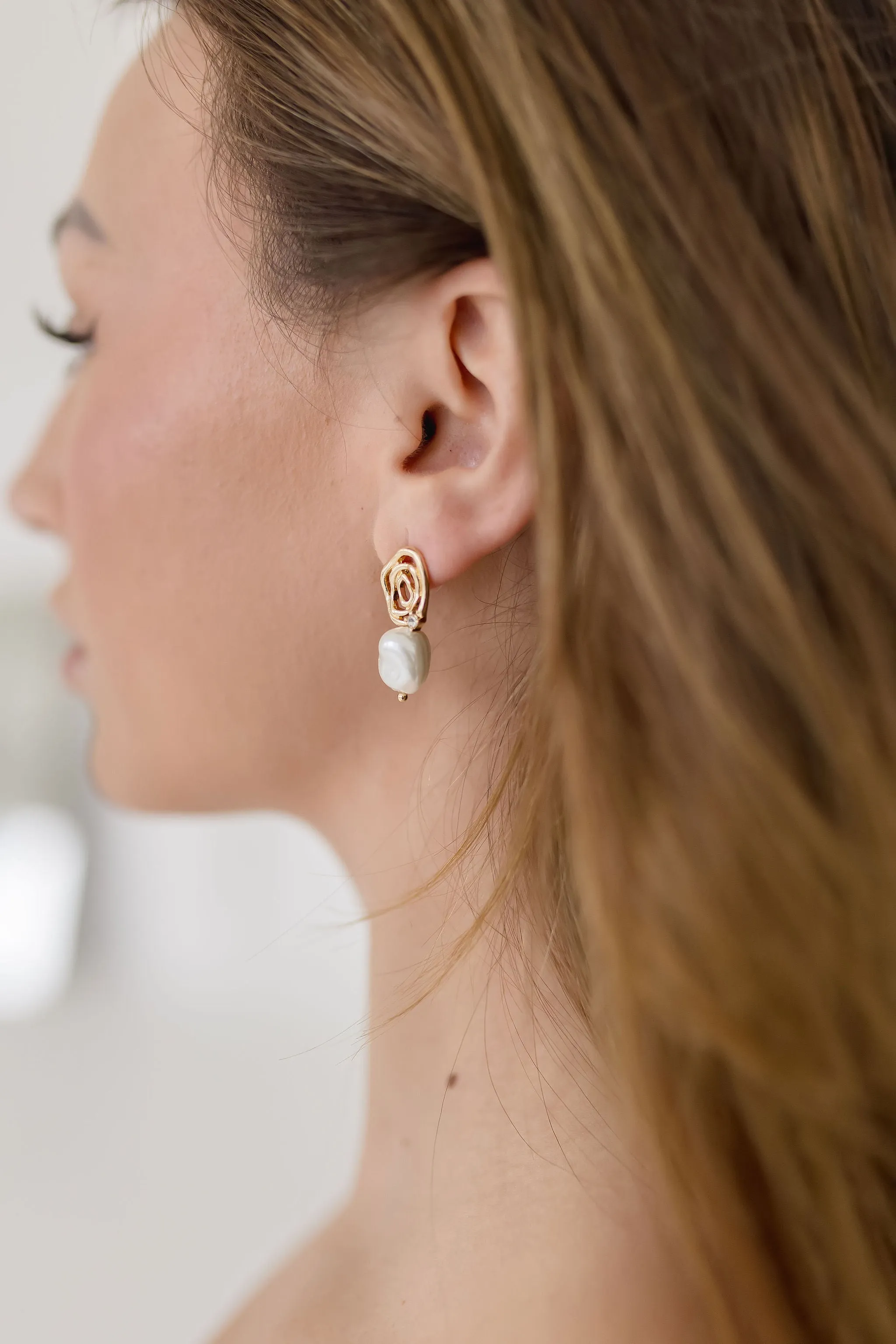 Lori Textured Drop Pearl Earrings Gold