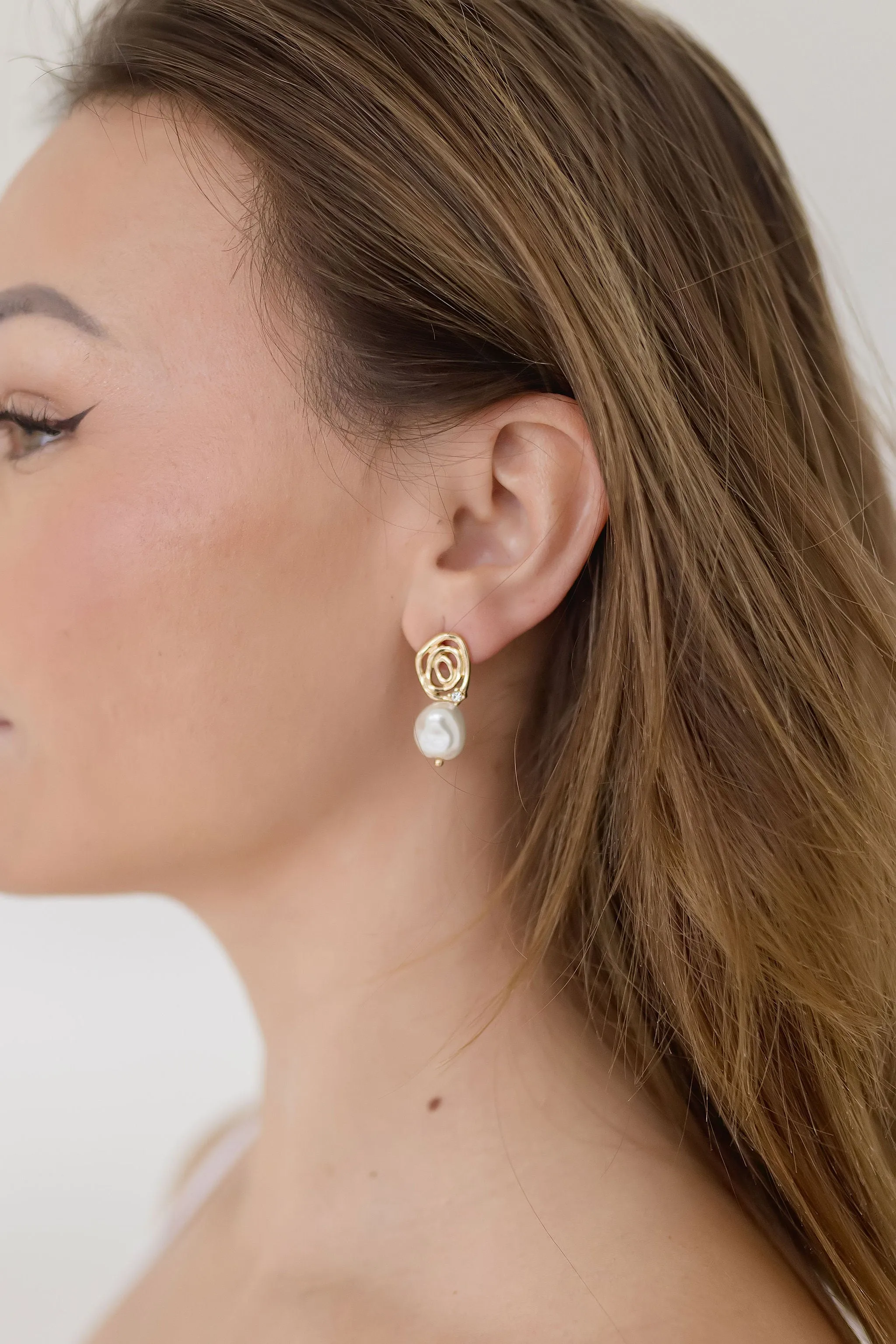 Lori Textured Drop Pearl Earrings Gold