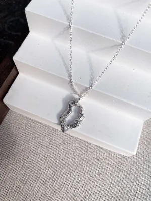 MAYA - Organic shaped oval pendant necklace