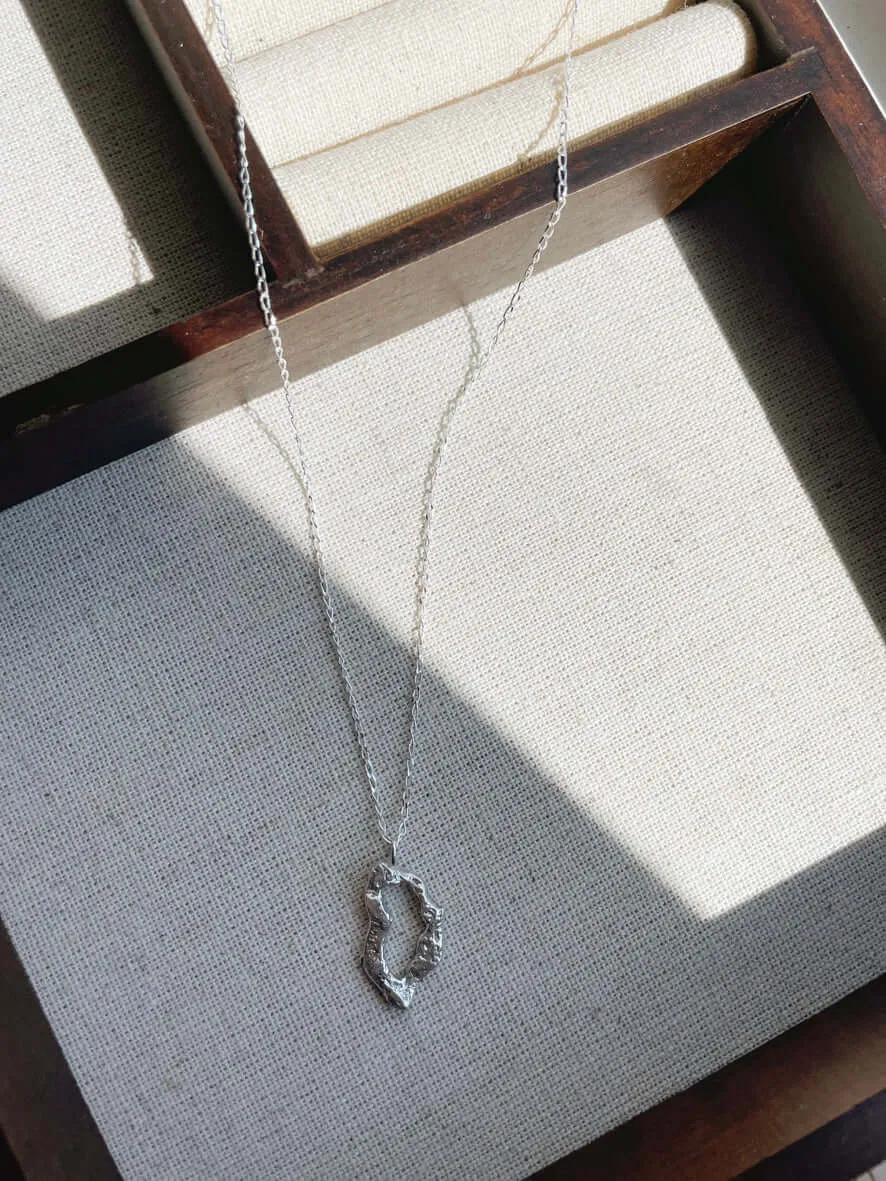 MAYA - Organic shaped oval pendant necklace
