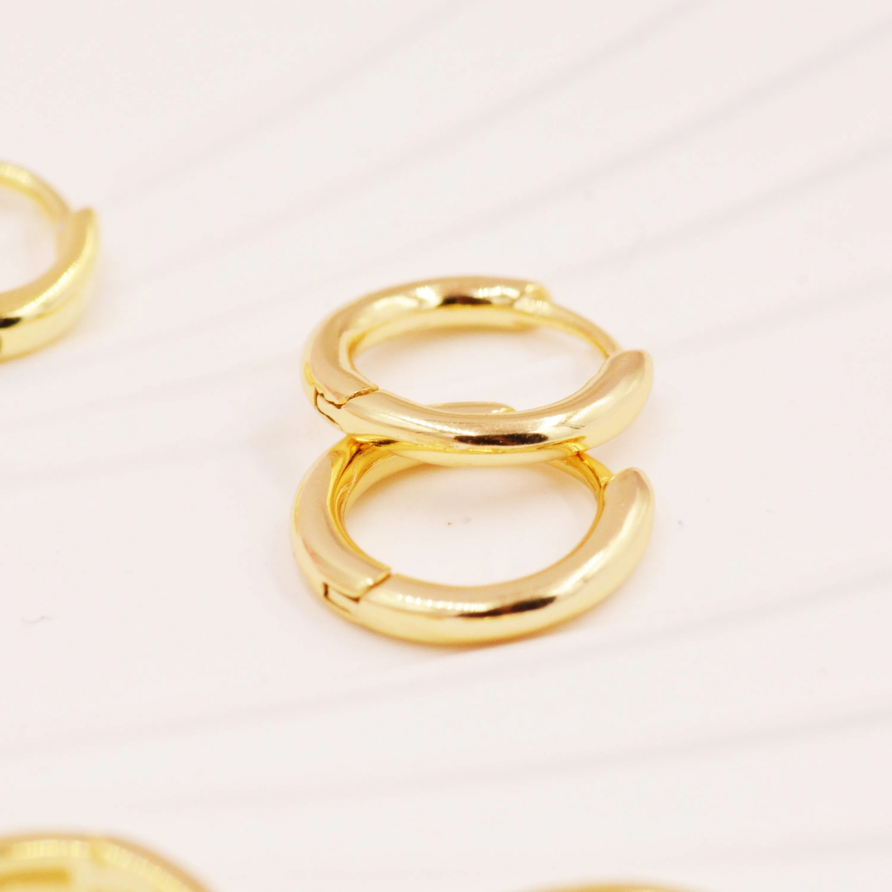 Minimalist Huggie Hoop Earrings in Sterling Silver, 6mm, 8mm, 9mm, 10mm, 12mm and 14mm Skinny Hoops, Rose Gold or Gold, Simple Hoop Earrings