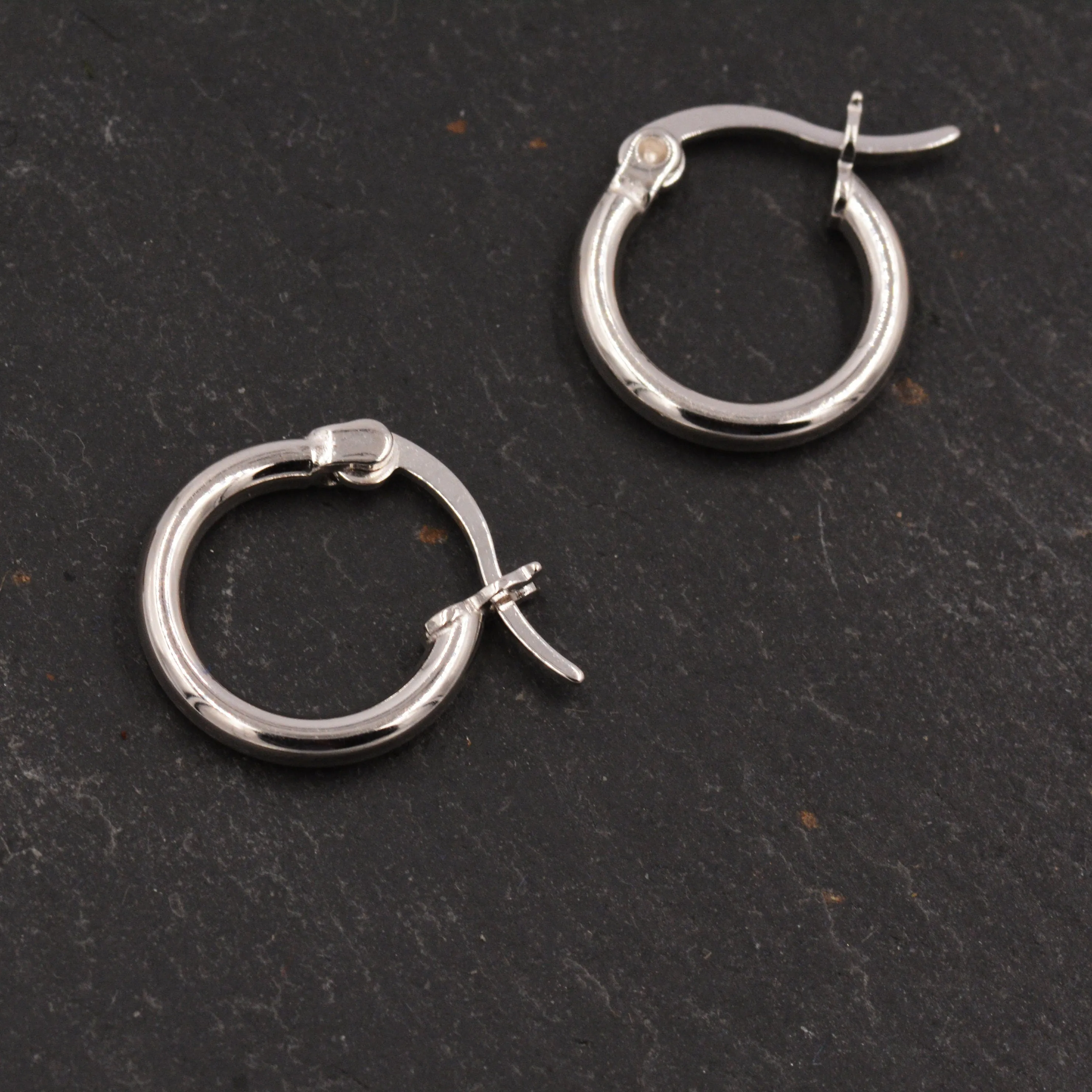 Mismatched Detachable Pearl Dangle Hoop Earrings in Sterling Silver, Silver or Gold, 14mm Hoops, Simple Hoop Earrings