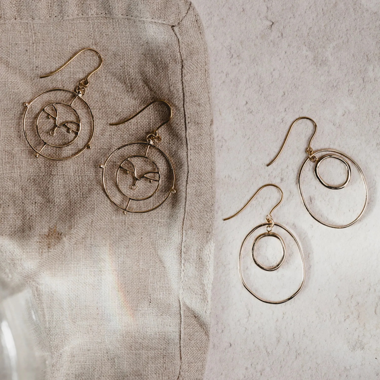 Oval earrings gold