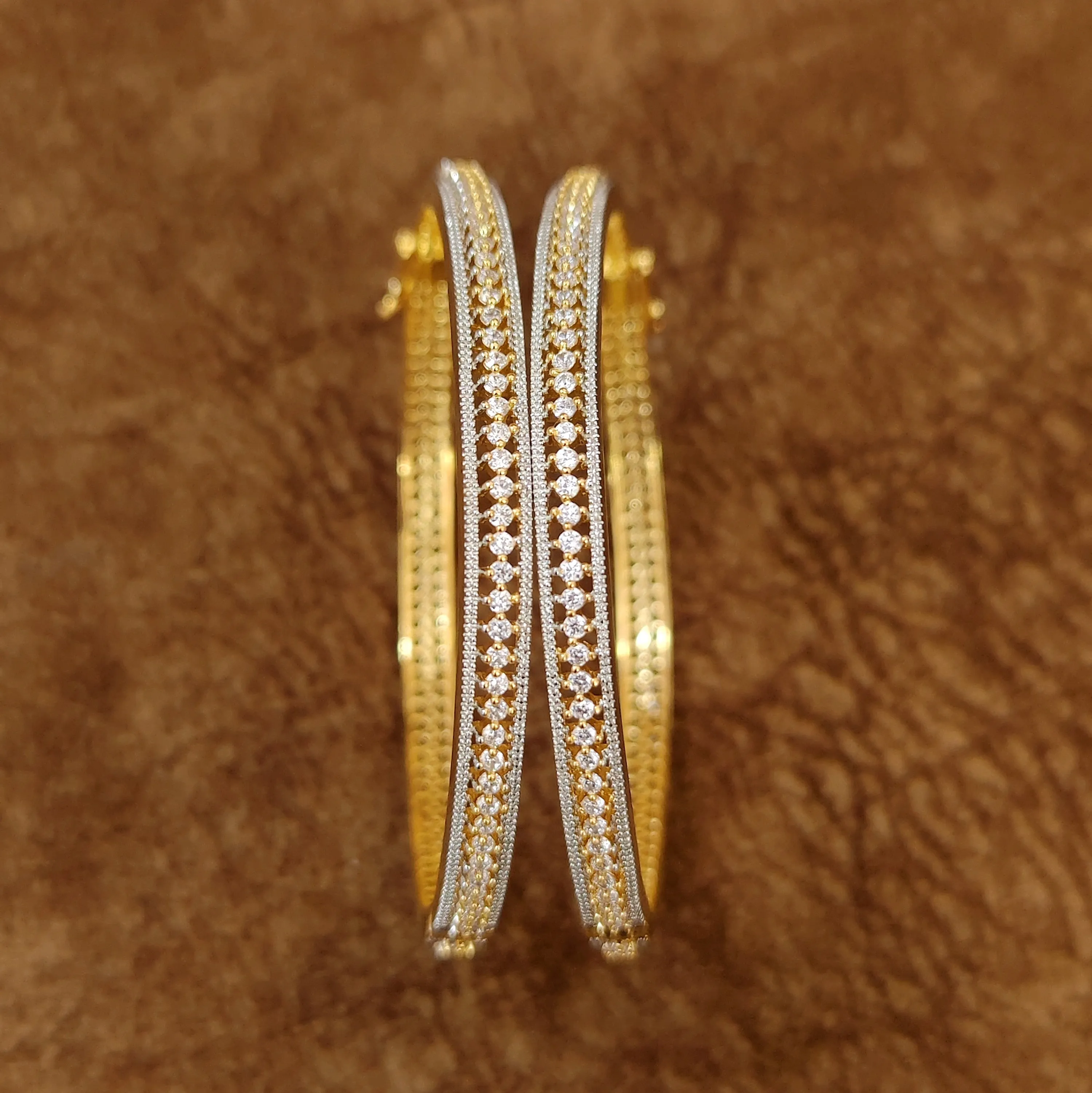 PREMIUM SINGLE LINE DIAMOND LOOK SLEEK OPENABLE BANGLES