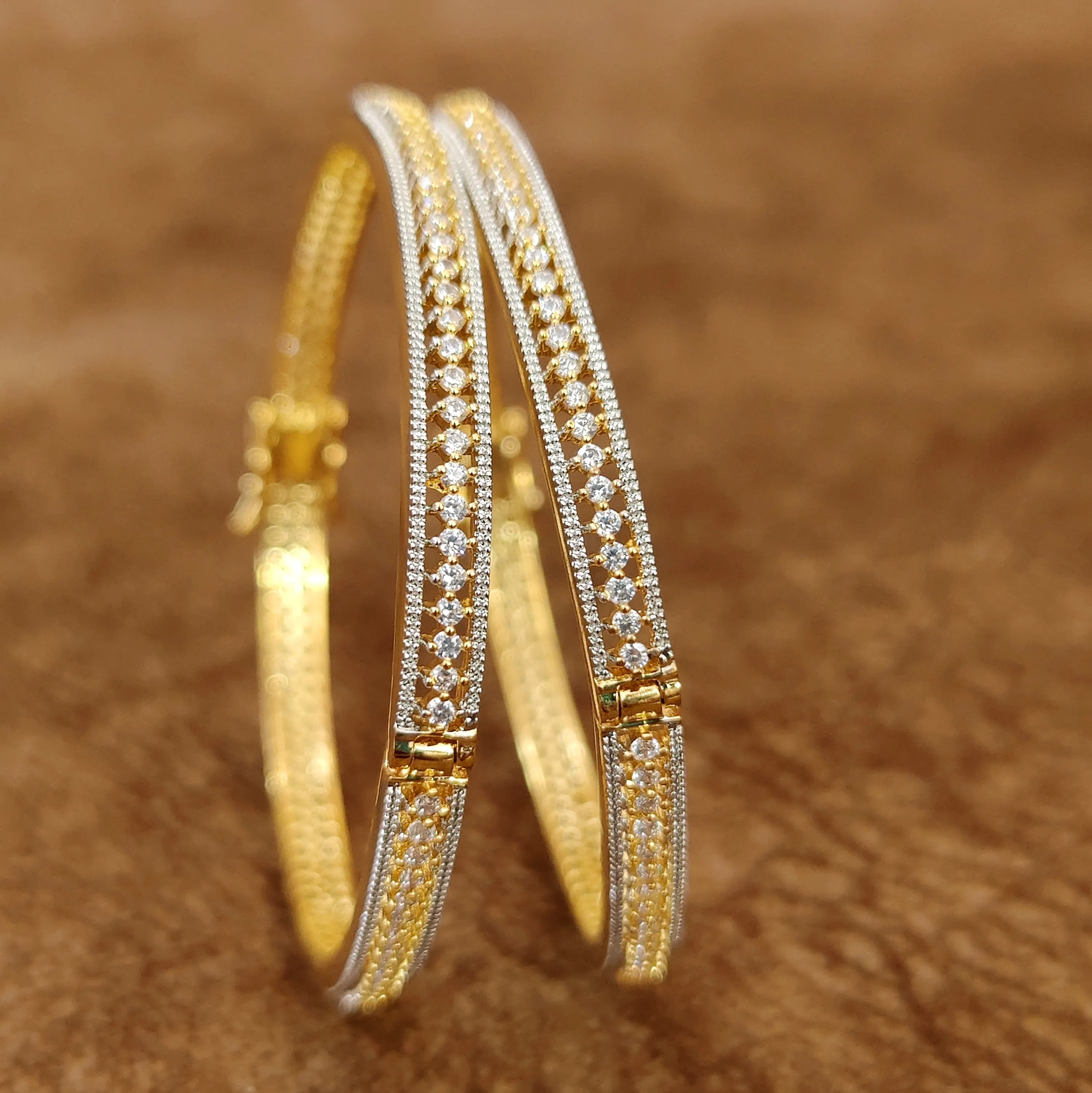 PREMIUM SINGLE LINE DIAMOND LOOK SLEEK OPENABLE BANGLES