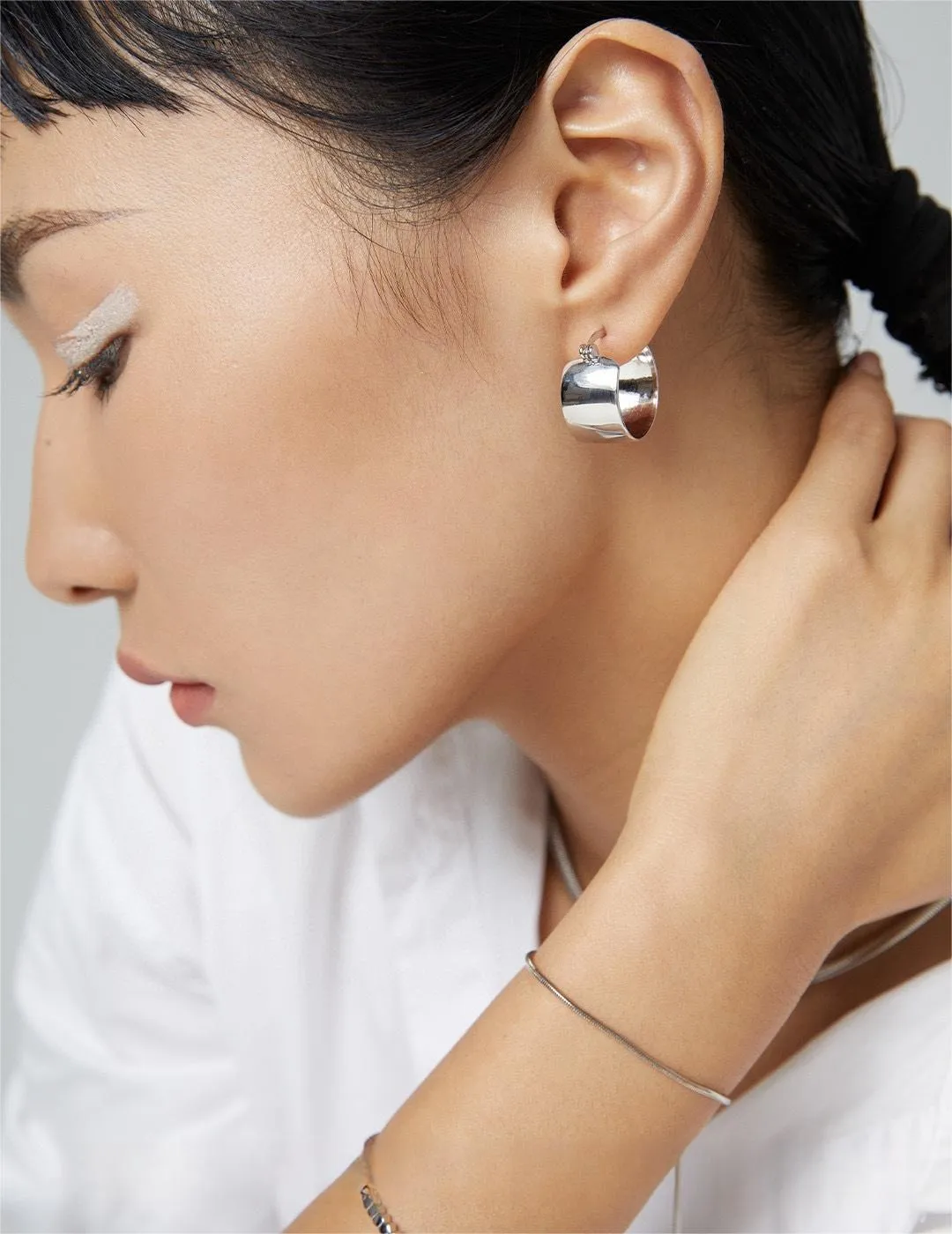 Simple C-shaped Hoop Earrings