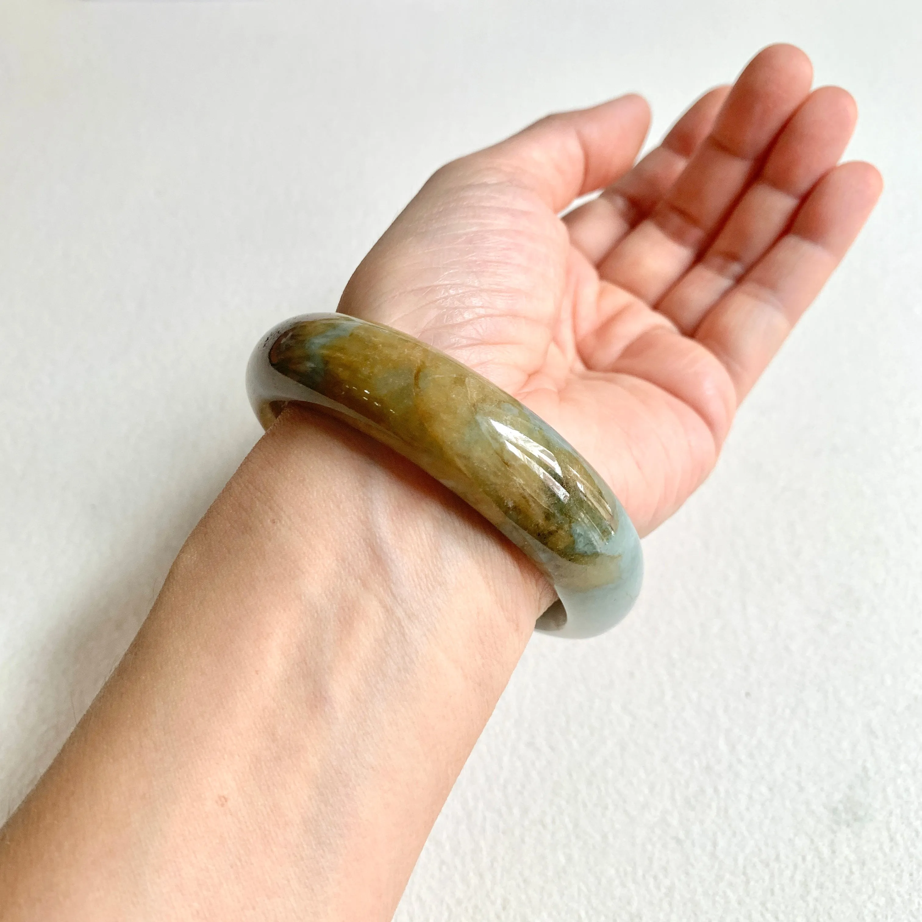 SOLD OUT: 58mm A-Grade Natural Earthy Tone Modern Round Bangle No. 600151