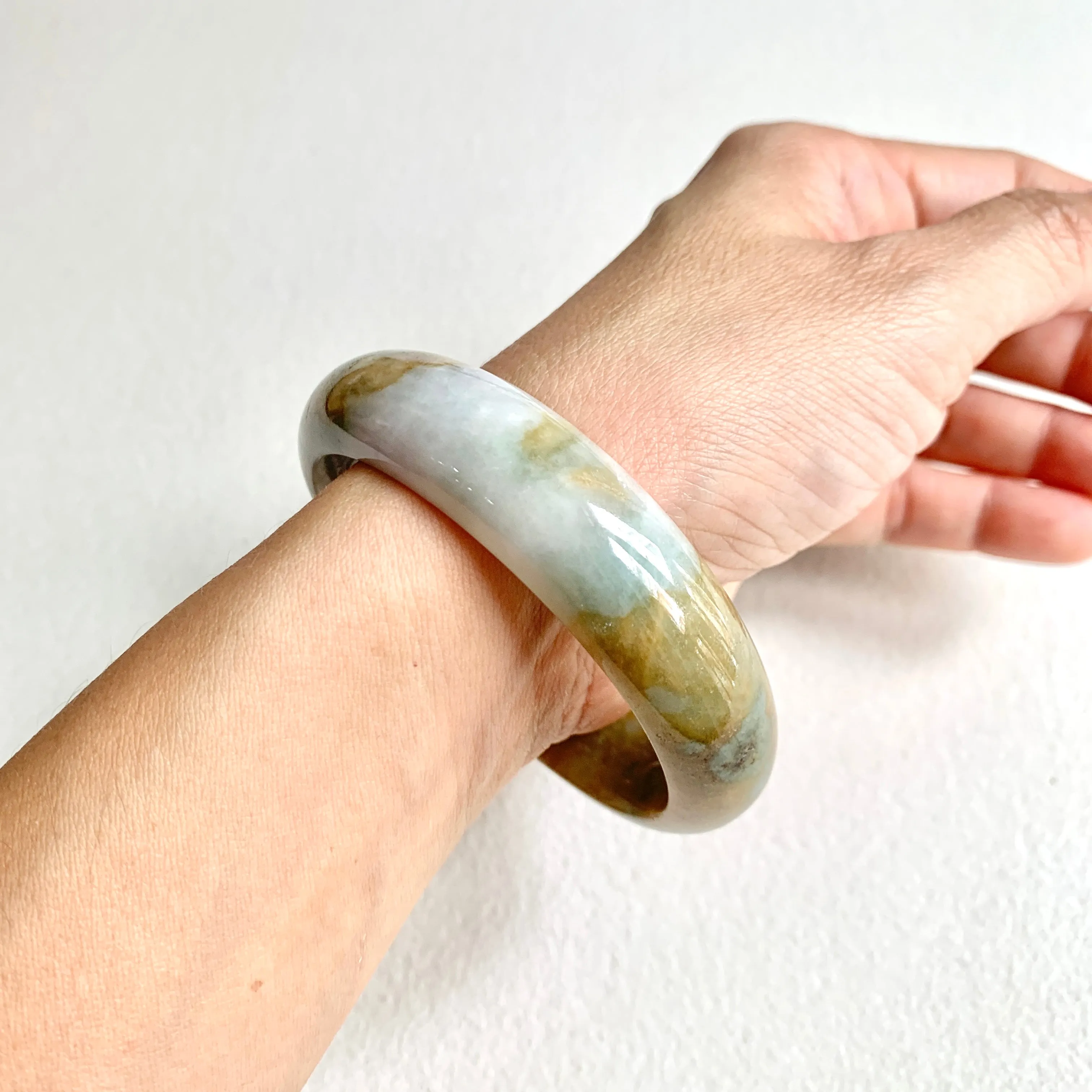 SOLD OUT: 58mm A-Grade Natural Earthy Tone Modern Round Bangle No. 600151