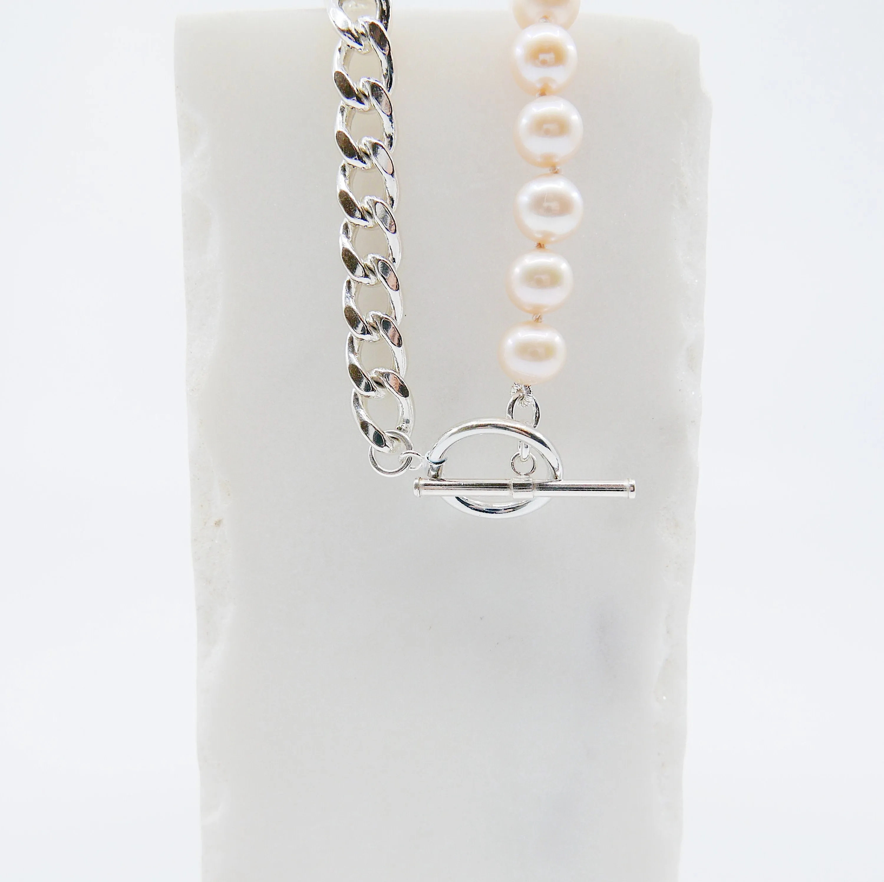 Split Personality Curb Choker