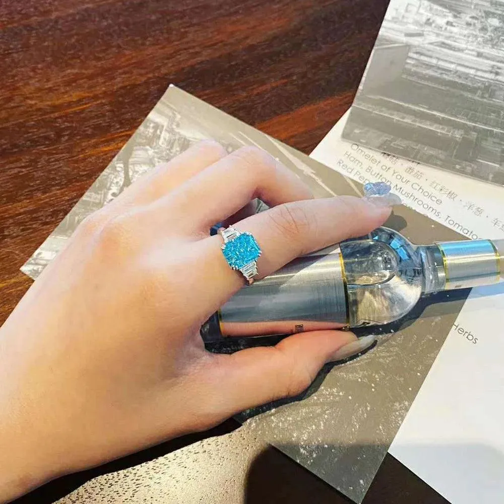 Terrific Blue Ice Cutting High Quality AAAAA High Carbon Diamonds Women's High Quality Fashion Fine Rings