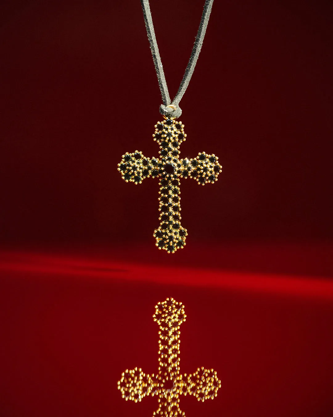 The Kourtney cross pendant - gold plated