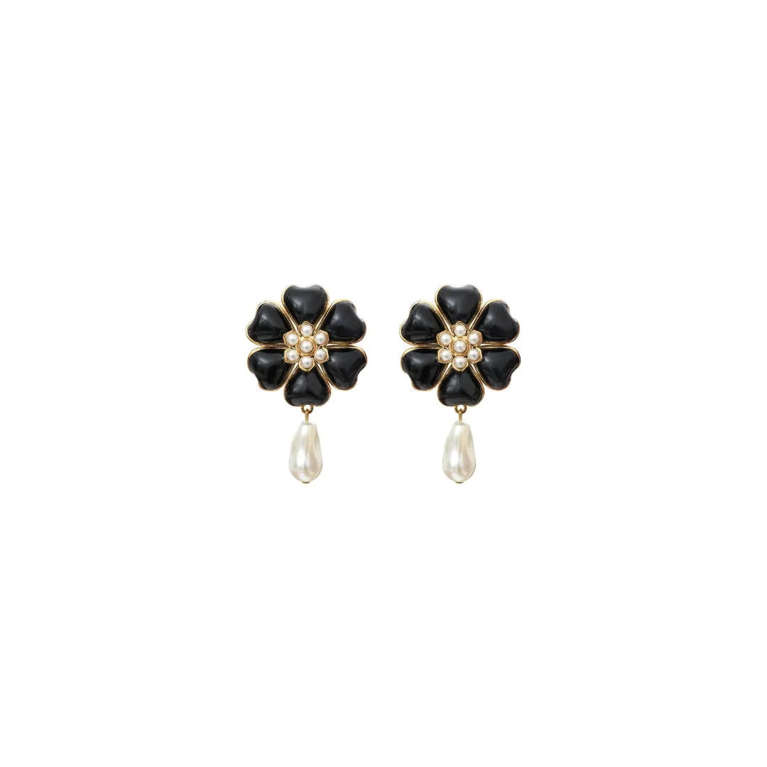 The New Classic Simple Flower Earrings