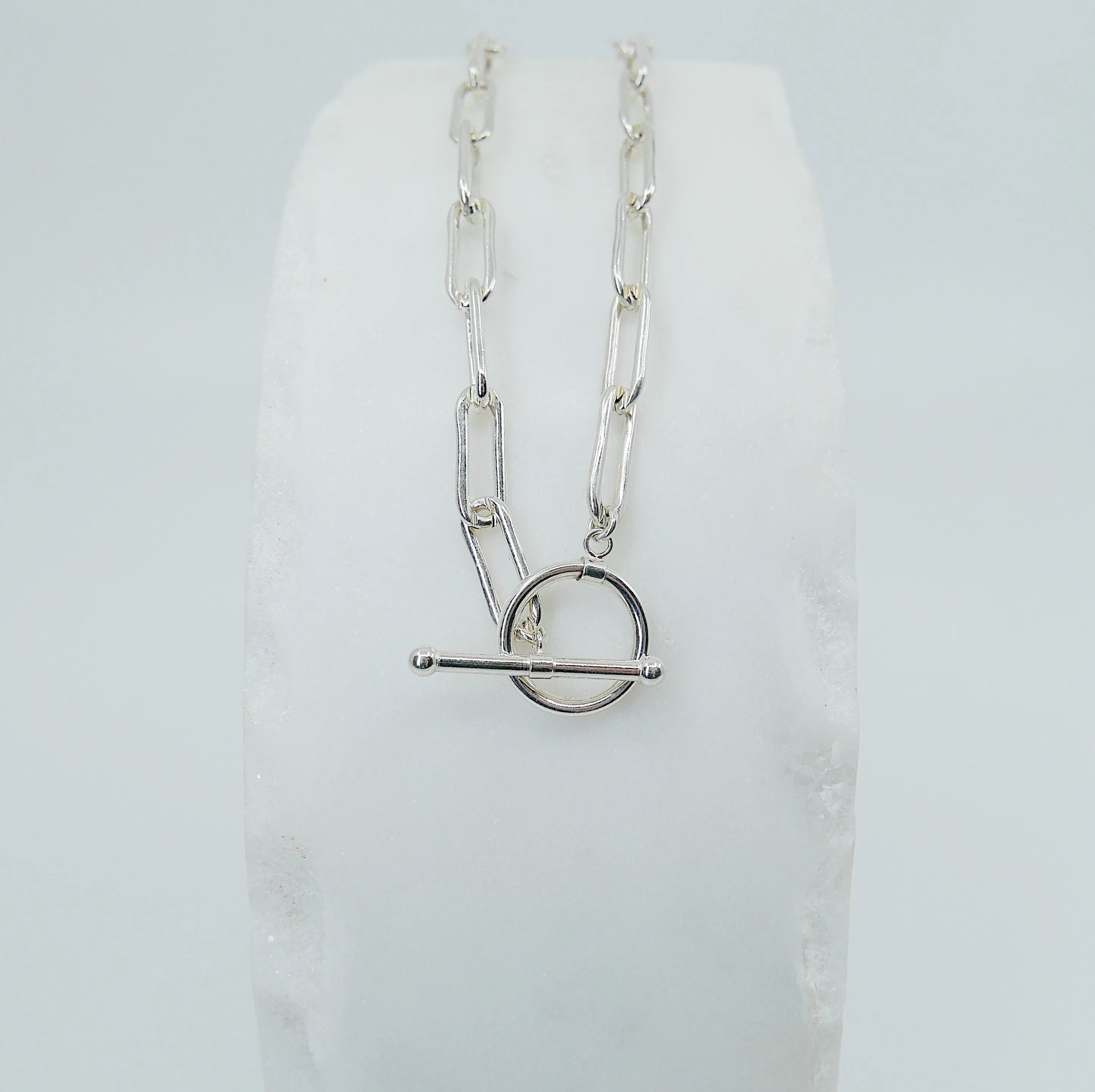 Toggle Chain Choker Necklace