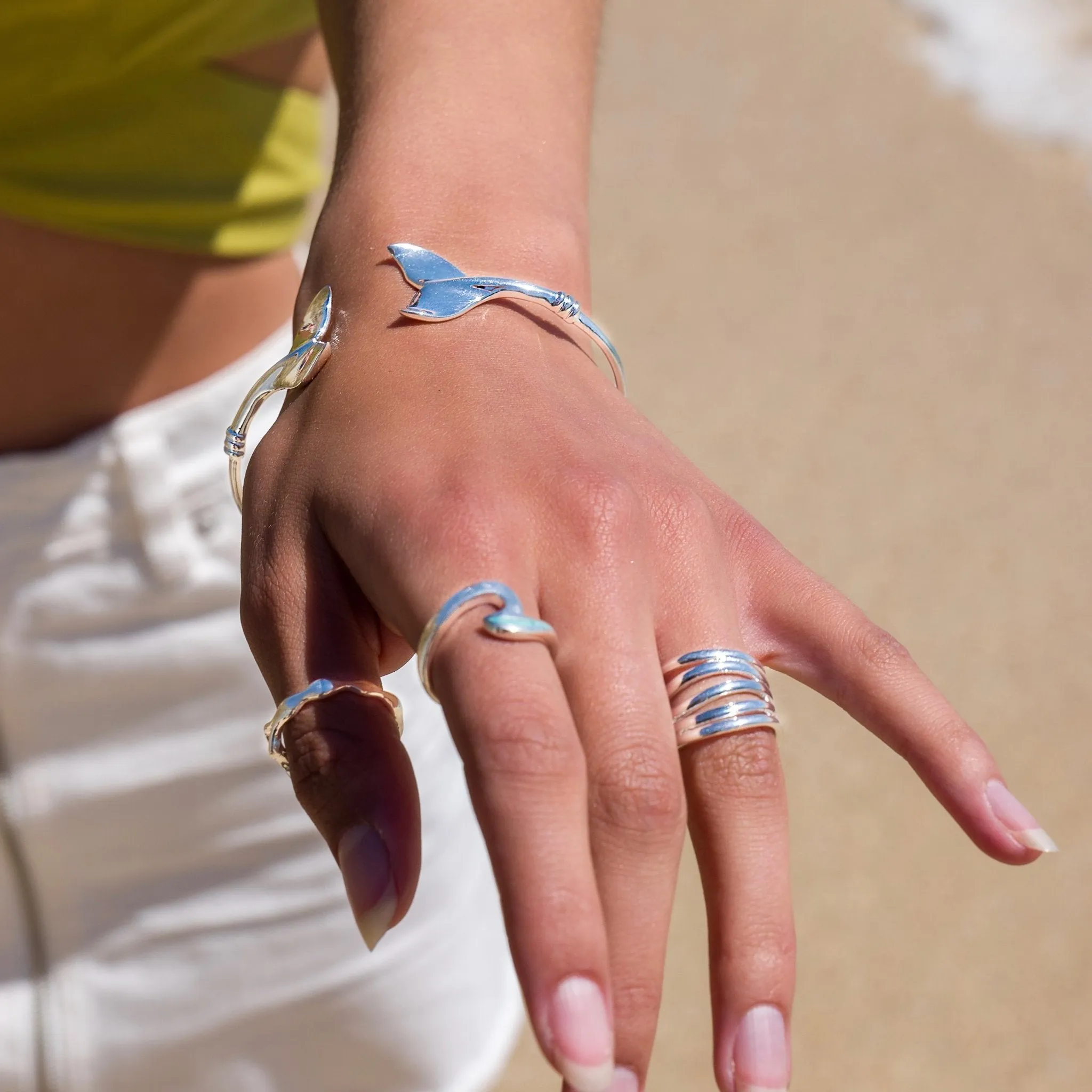 Whales tail torque bangle