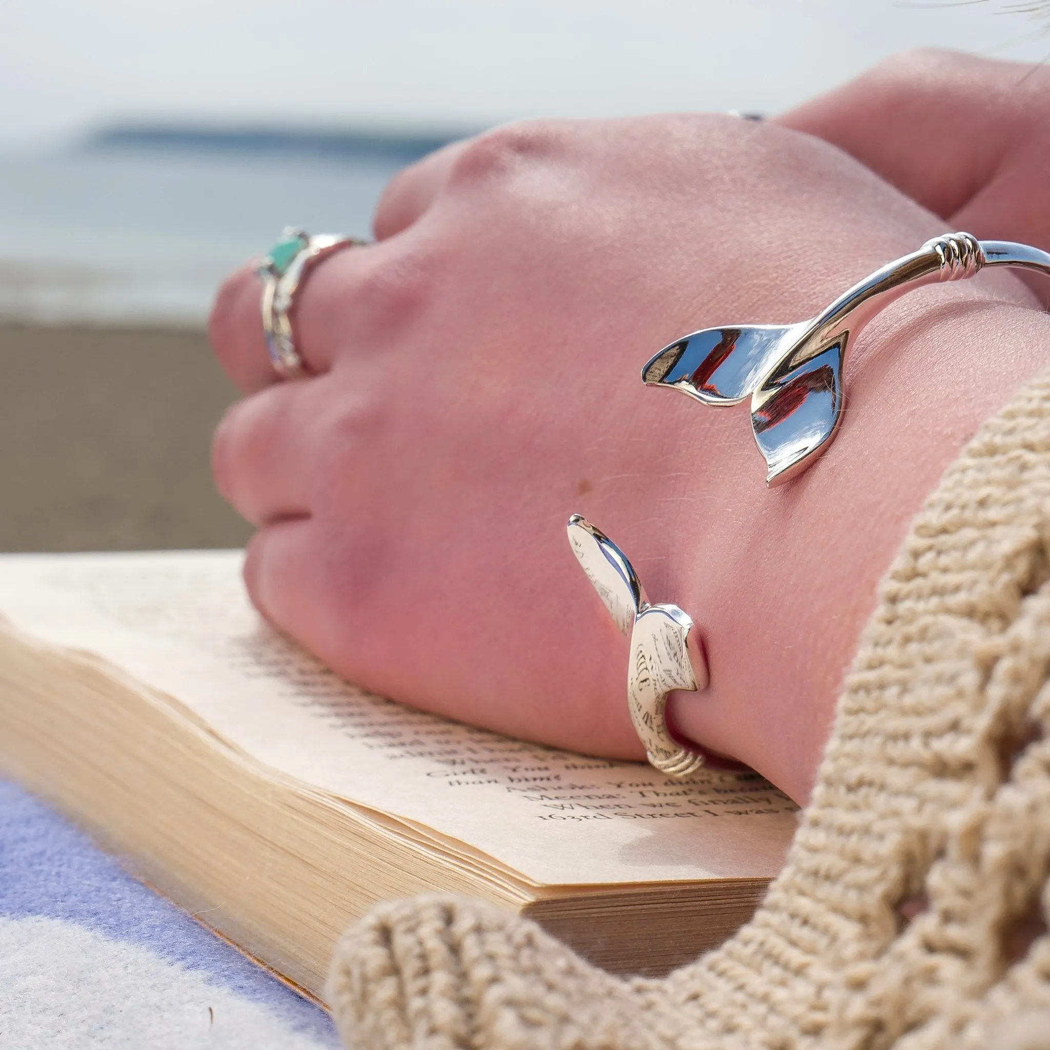 Whales tail torque bangle